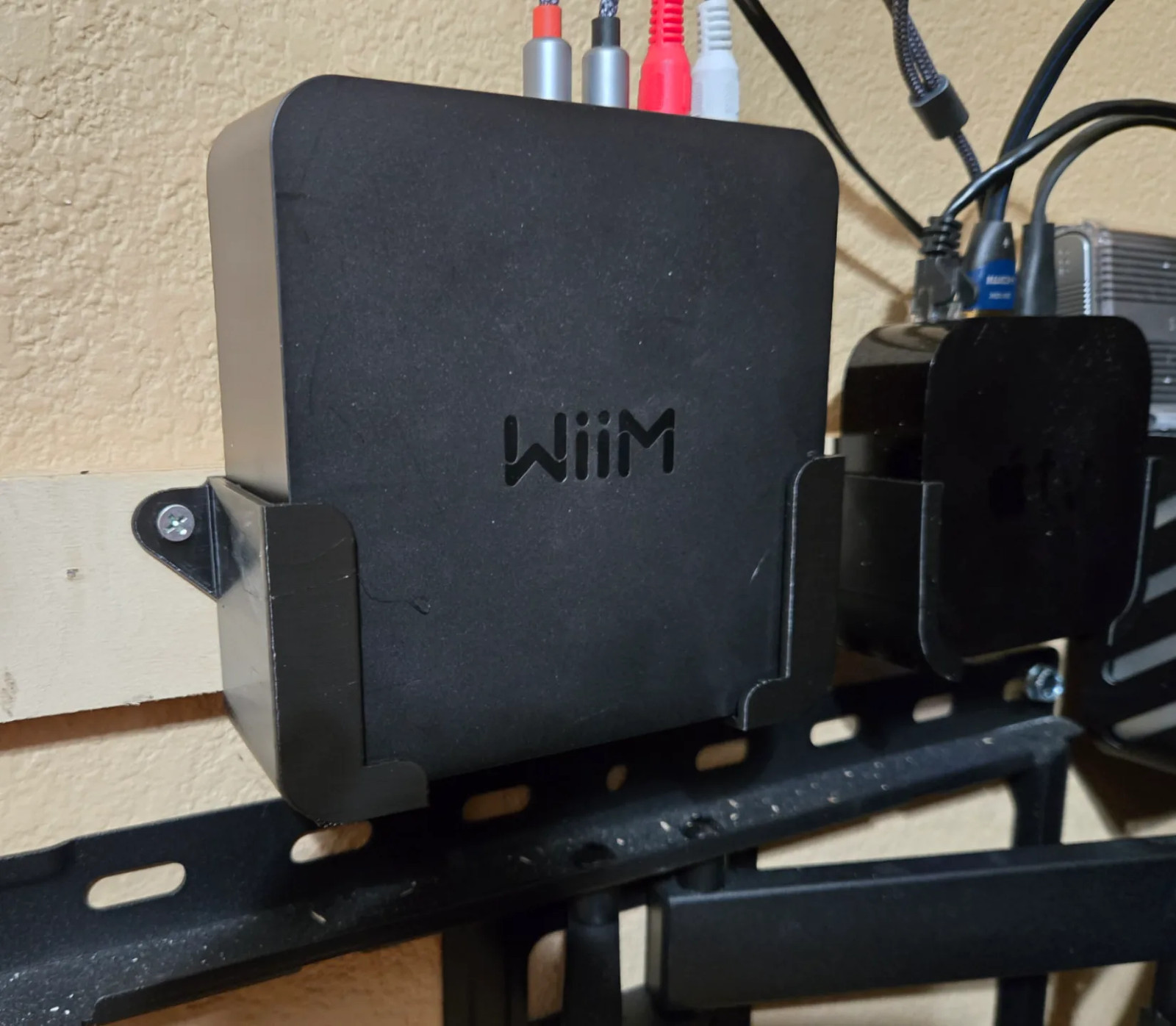 WiiM Pro Plus Wall Mount - Front-Facing Design