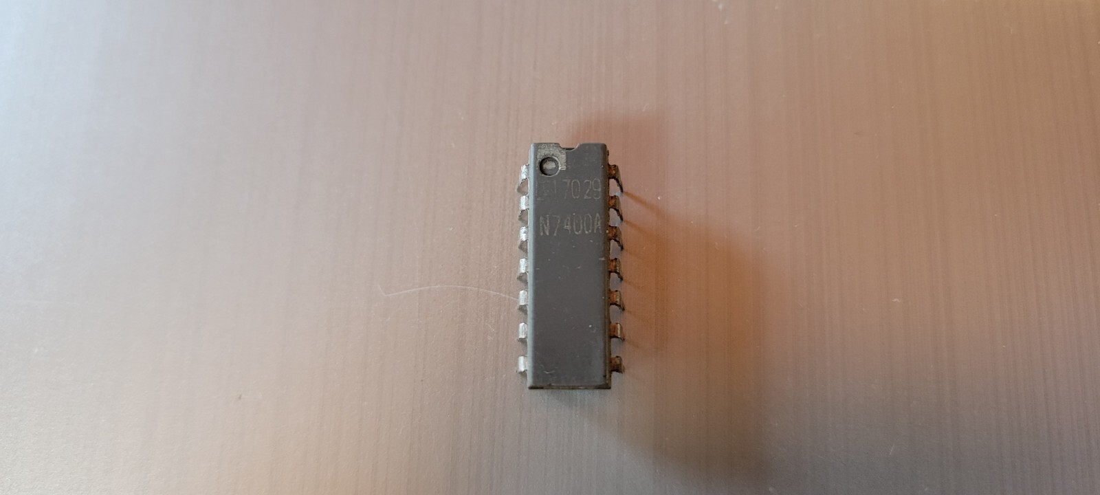 General Instruments N7400A TTL Quad 2-Input NAND Gate 14-Pin IC