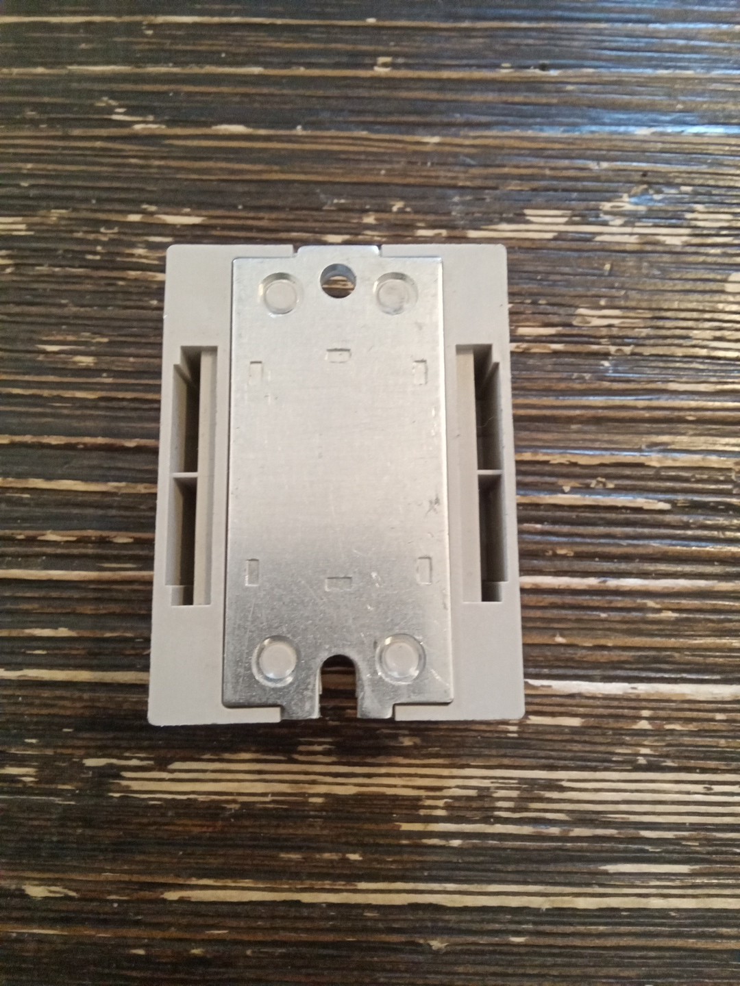 Omron G3NA-225B Solid State Relay (Missing Screws)