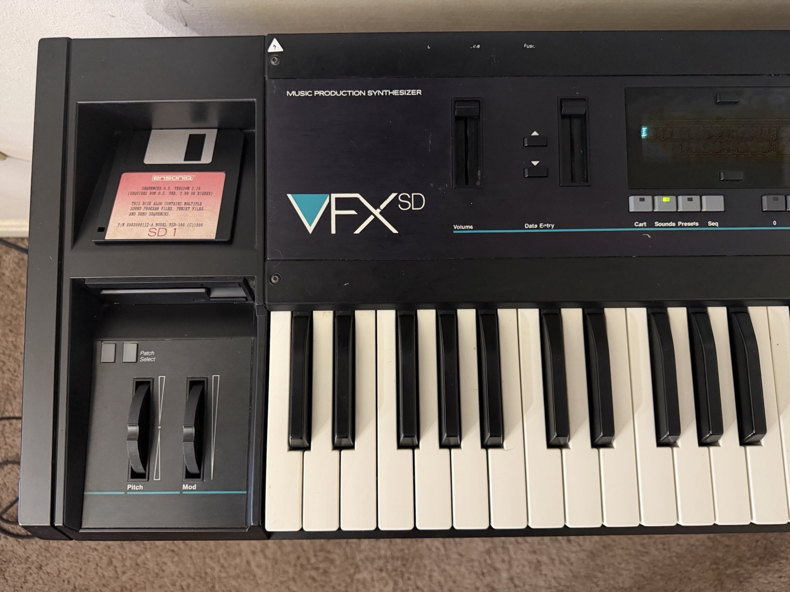 Ensoniq VFX-SD Keyboard: 61 Key Wavetable Synth 24 Track Production W/ ROM