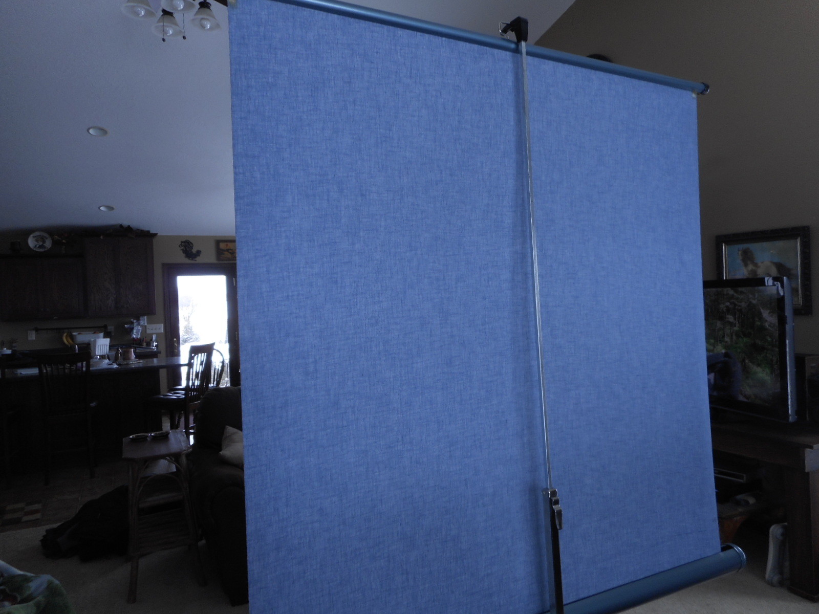 Aurora Conqueror White Pull Down Projector Screen Pre Owned W 39.5