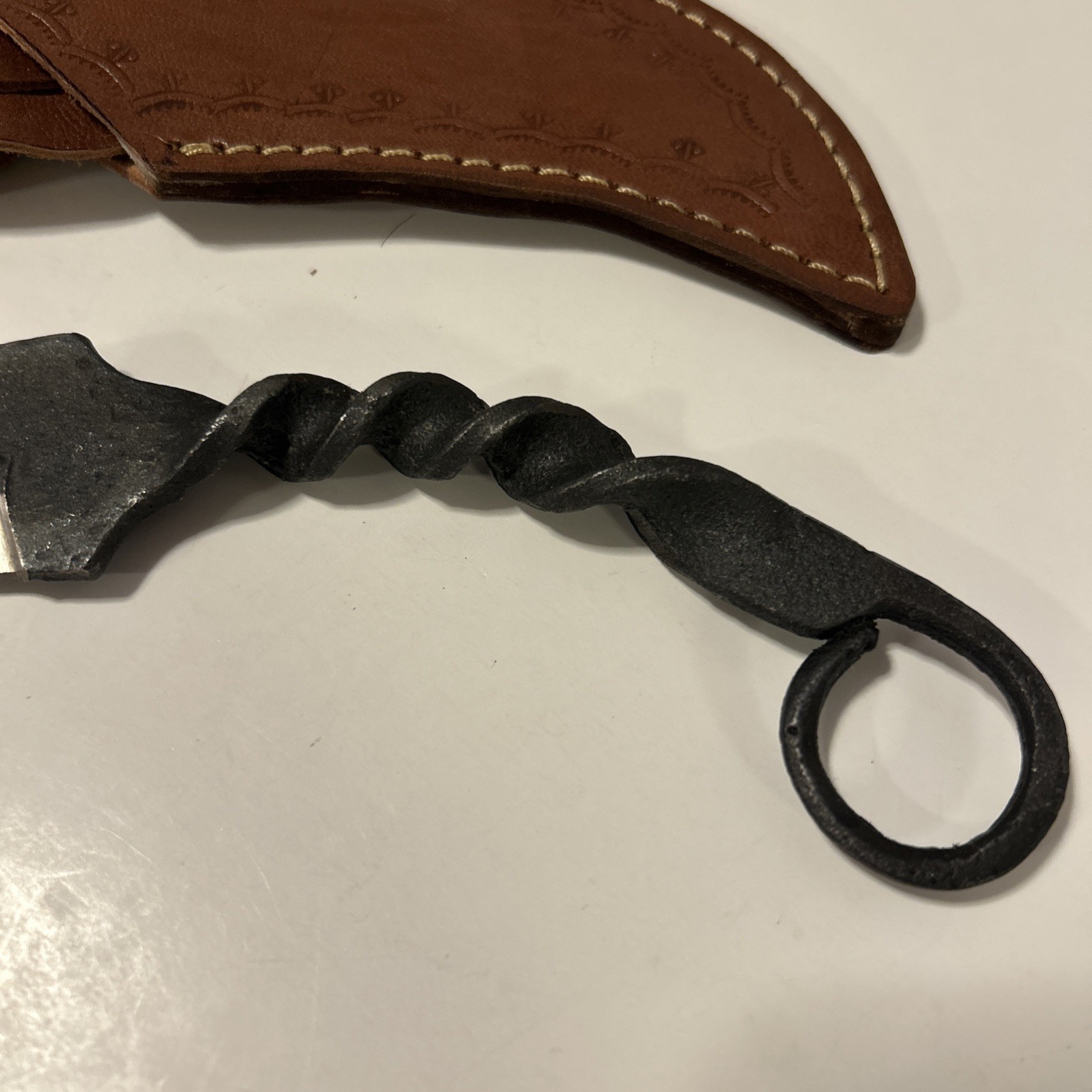 Fixed Blade Knife With Sheath