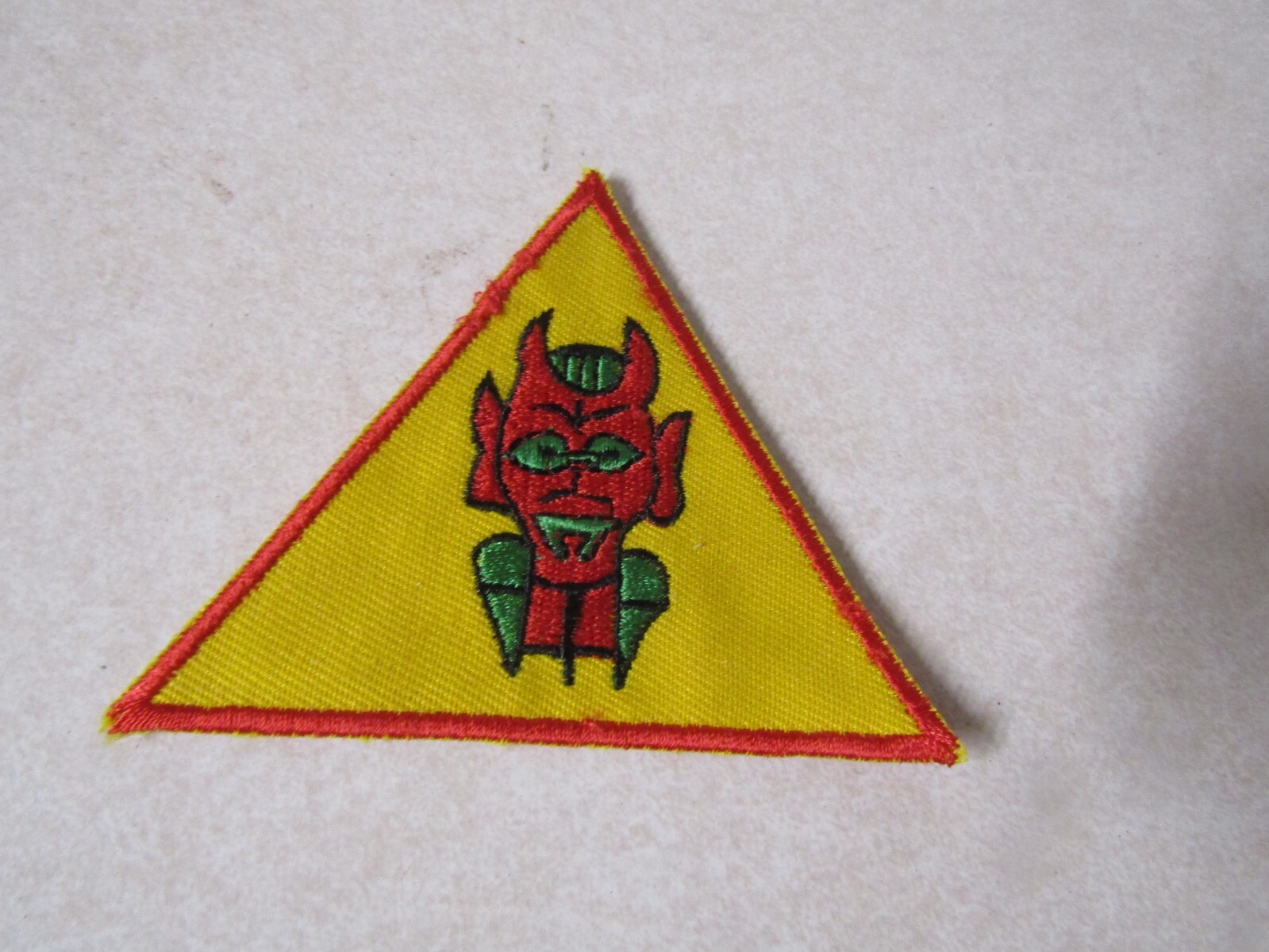 MILITARY PATCH SEW ON OLD VIETNAM ERA UNSURE ARMORED FIELD ARTILLERY