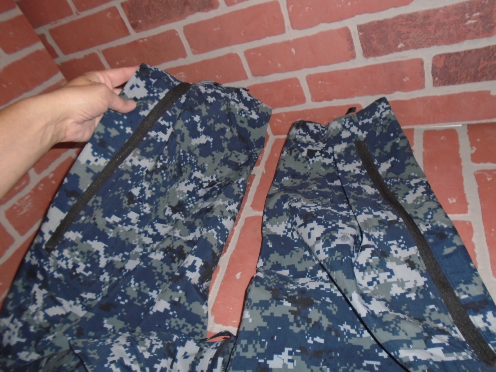 US NAVY MENS WET WEATHER PANTS USED 1 TIME-SEE PICTURES FIRST