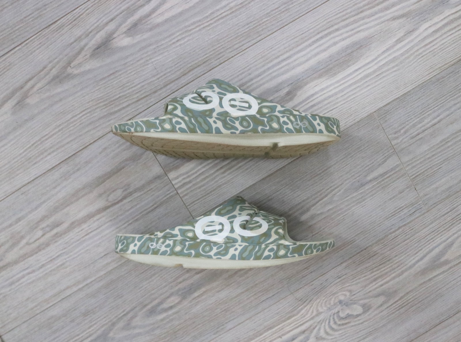 OOFOS OOahh Sport Recovery Slide Sandal Cosmic Gray Water Camo US M 8 W 10 EU 41
