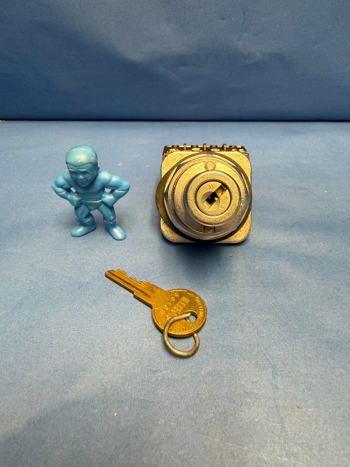 Siemens 52SC6AFA1 Non-Illuminated Key Operated Selector Switch - 2 position