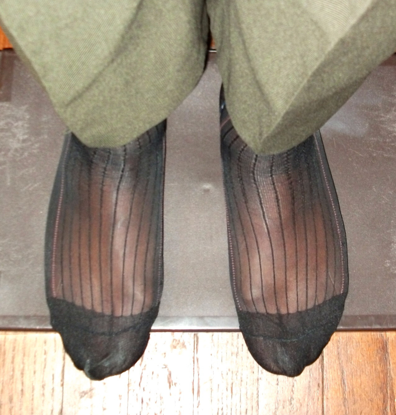 Mens Sheer Nylon Thick N Thin Socks, Cap Toe / Heel Clock Pattern Black SZ 10-13