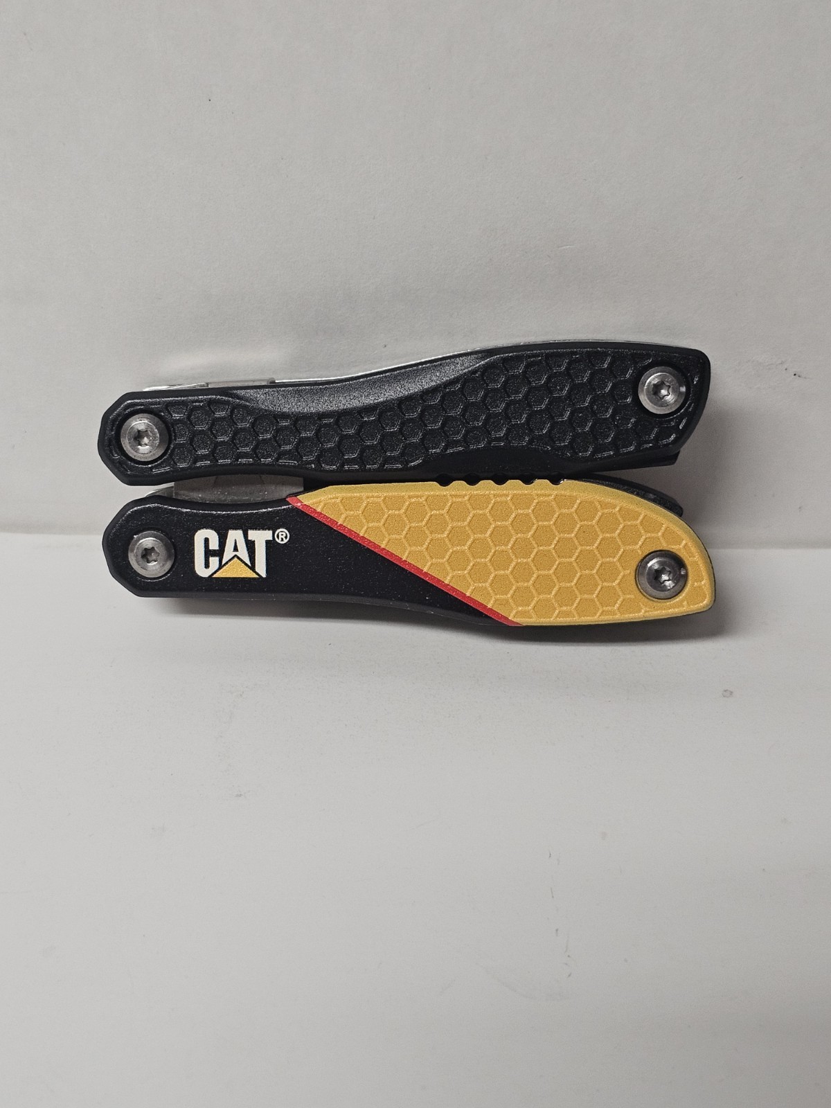 Cat 12-in-1 Yellow and Black Multi-Tool - 980057