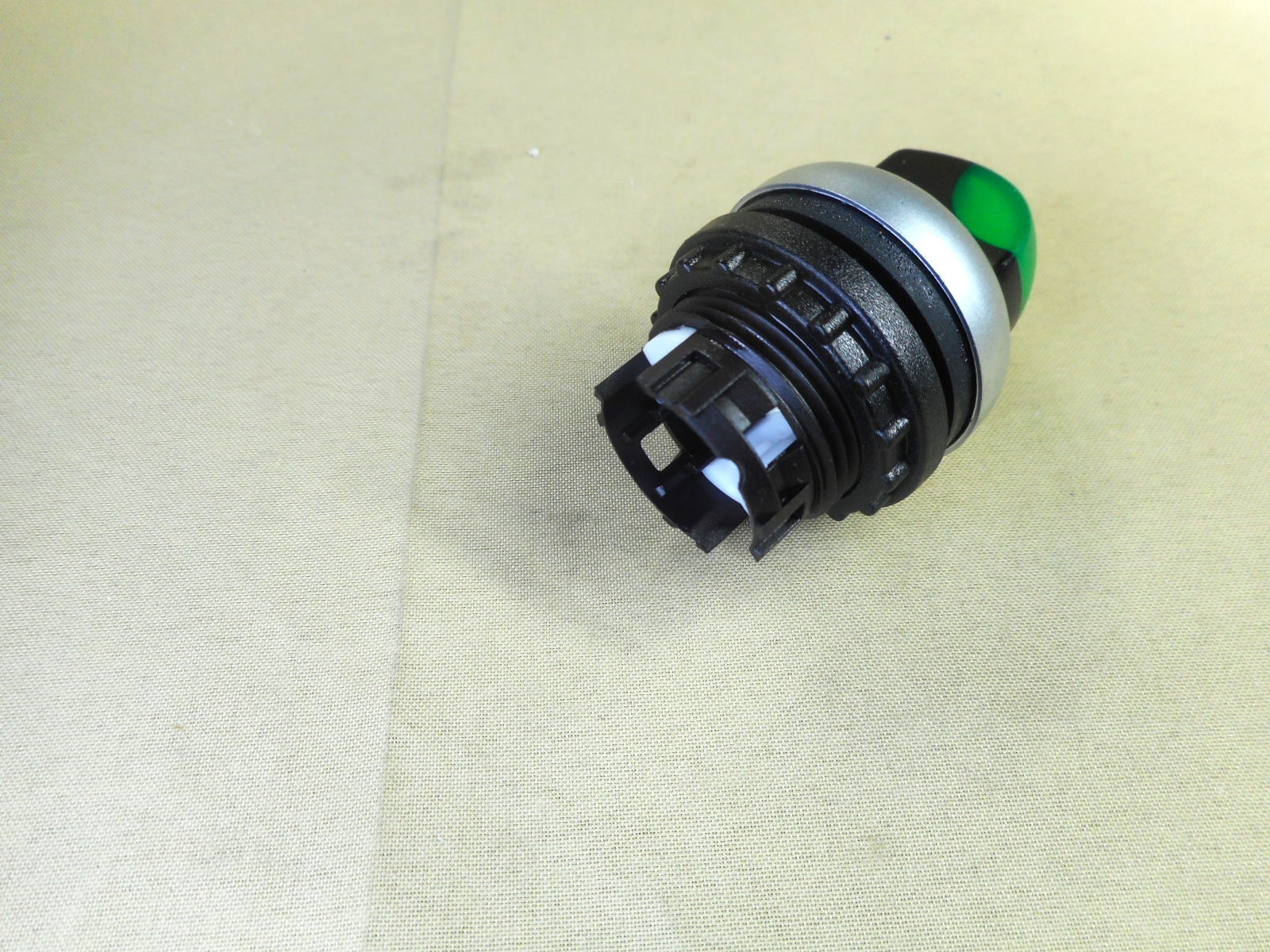 MOELLER M22-WLKV-G selector switch (NIB)