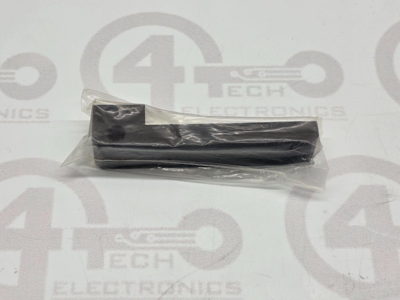 Universal Instruments Cable Retainer 49917603