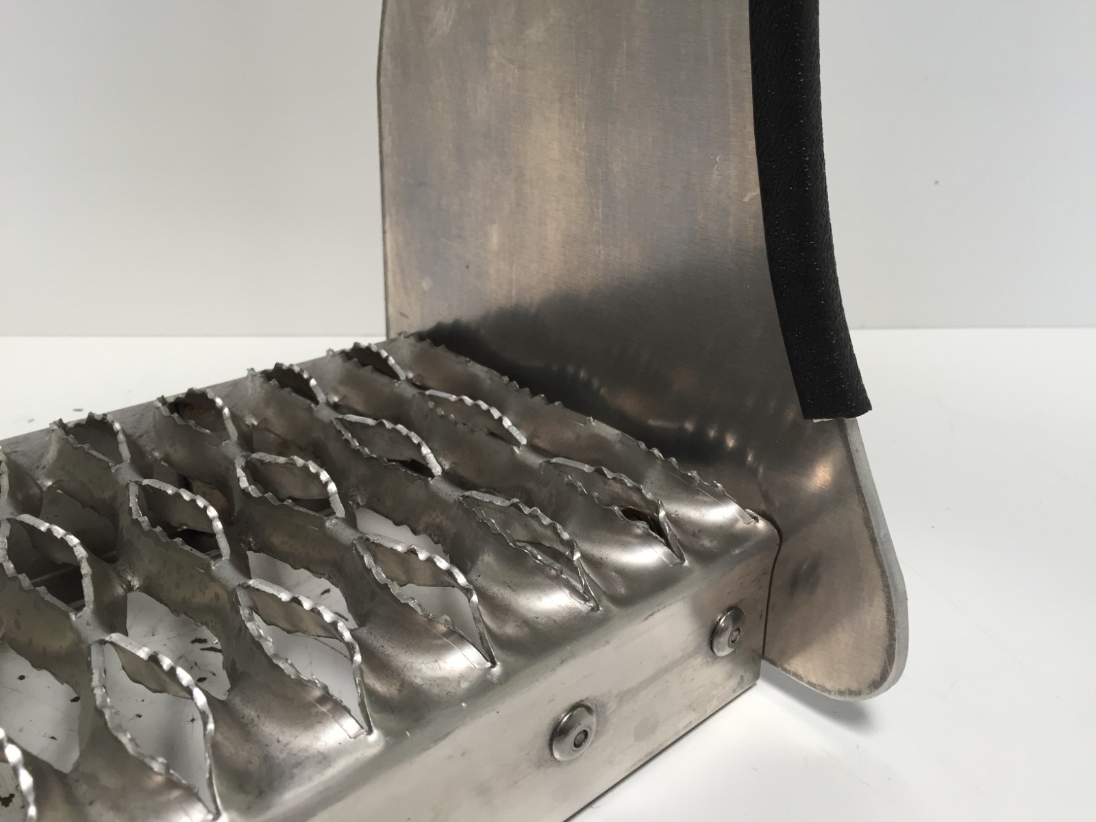 Peterbilt 26" Fuel Tank Step Kit - 26" Long