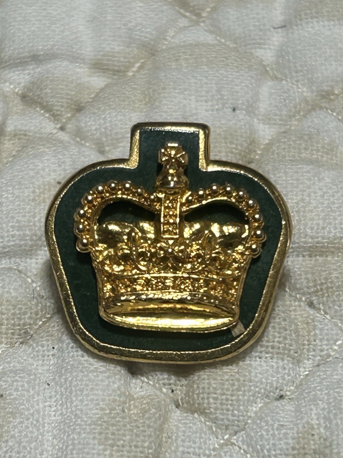 CANADA FORCES LAPEL PIN
