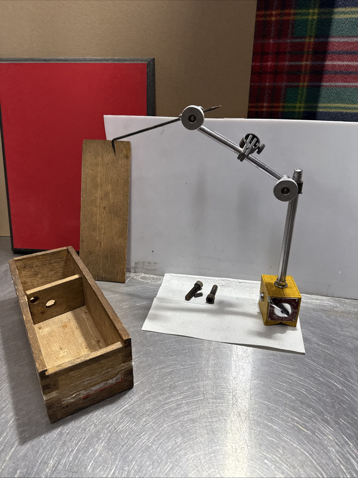 VTG Enco No. 340 Magnetic Indicator Base w Federal C71-C .0005” indicator W/ Box