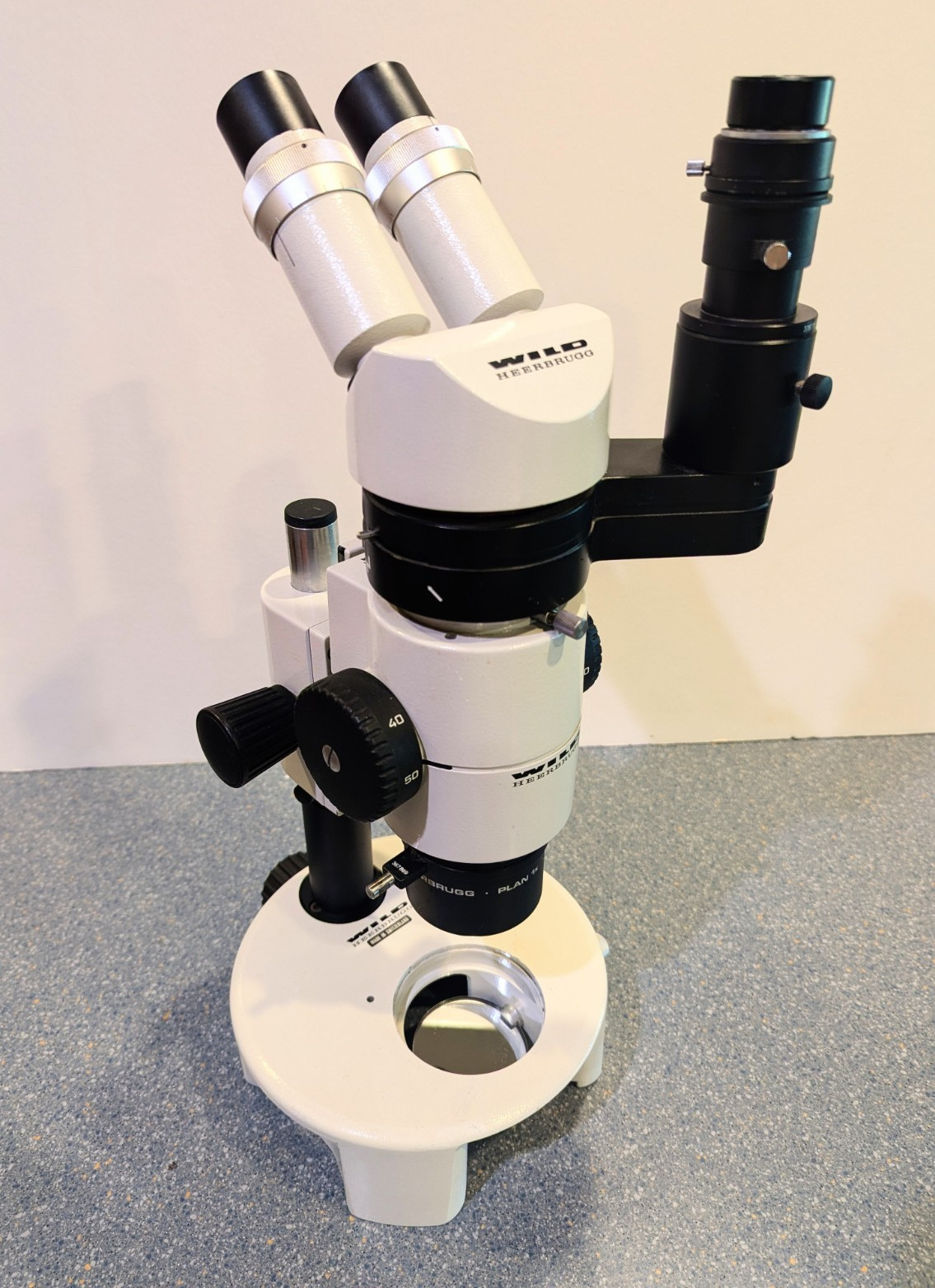 Wild Heerbrugg M8 Trinocular Stereo Microscope w Plan 1x Objective 10x Eyepieces
