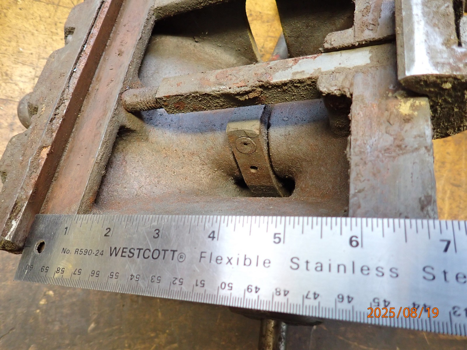 OLDER BENCH CENTER OR GRINDER GRINDING TAILSTOCK ASSEMBLY