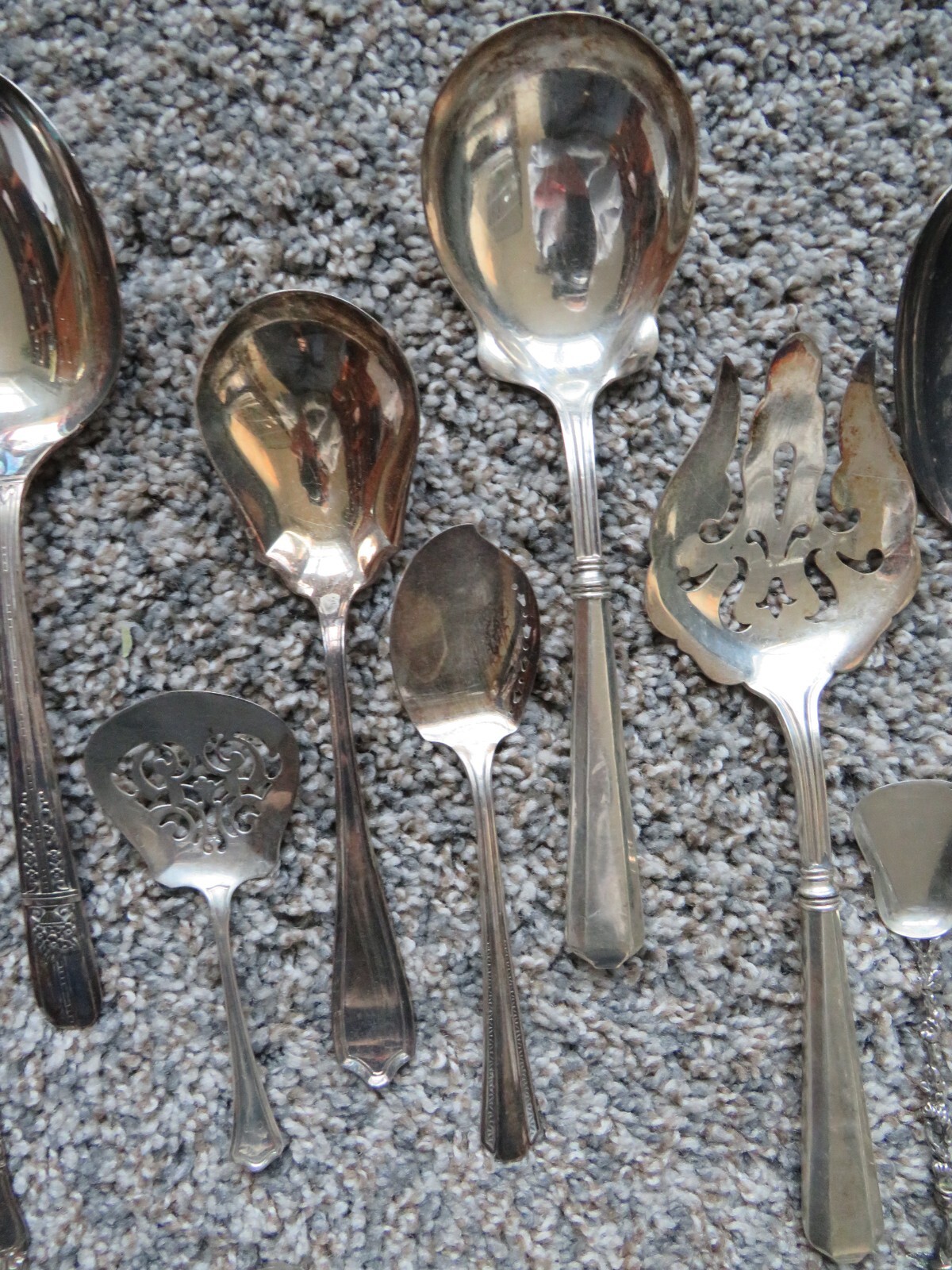 Lot of 13 miscellaneous serving pieces (flatware)