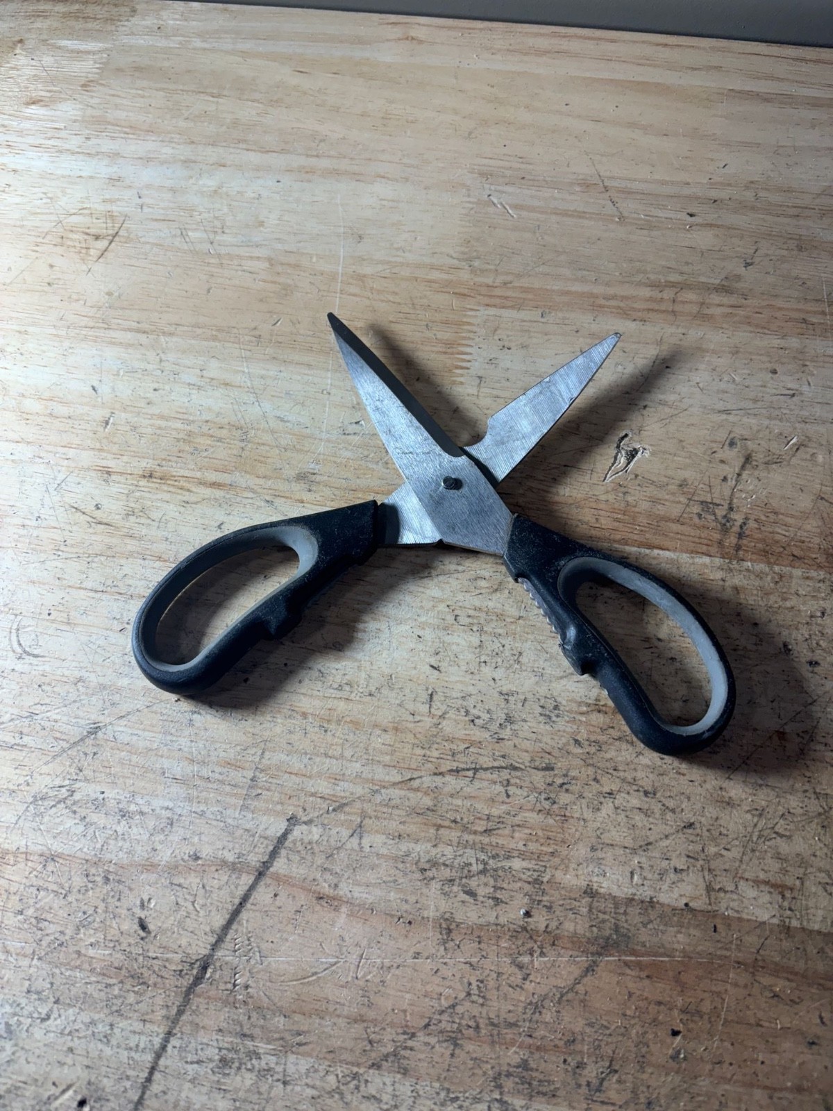 HENCKELS Kitchen Elements Kitchen Shears, Black Model: 41358-300 -- Used!