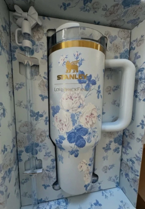 Stanley LoveShackFancy 40 oz Quencher Everblooming Rosettes Blue Practical gift