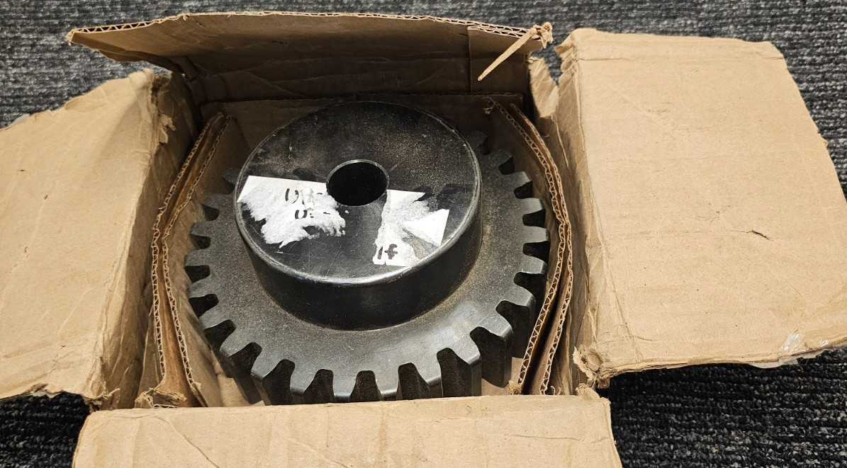 Gear Spur 28-Teeth Steel Round Bore Approx 1" Bore SIze, 6" Diameter