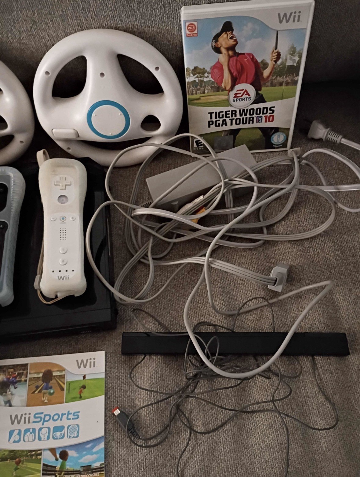 Nintendo Wii Console Bundle w/ 2 Wii Remotes, Sensor Bar, Wheels & Games