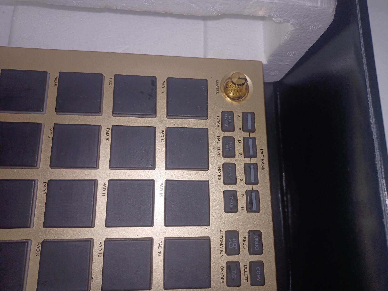 Akai Professional MPC Live Sampler - Gold