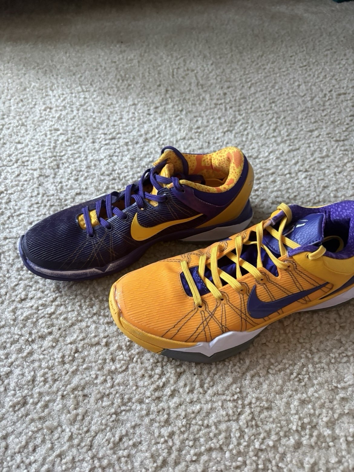Nike Men’s Basketball Low Top Lace-Up Sneakers Purple/Yellow Colorblock Rubber