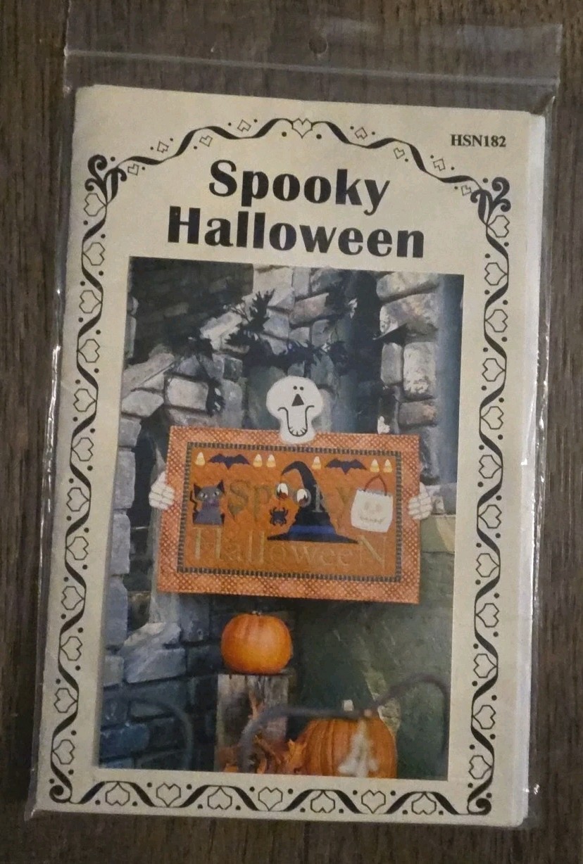 Spooky Halloween Quilt Wallhanging Pattern Spider with Embellishment Hearthsewn
