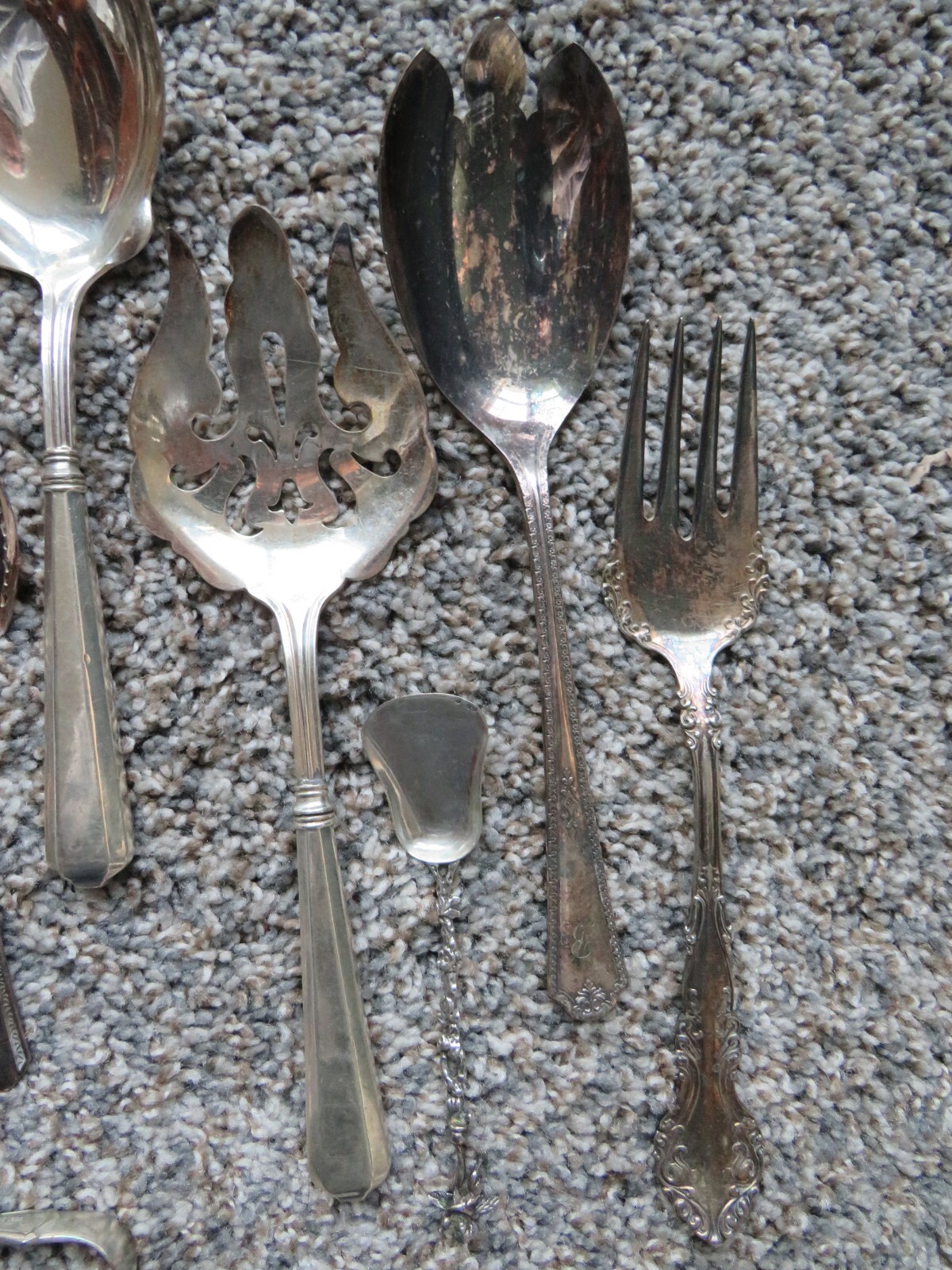 Lot of 13 miscellaneous serving pieces (flatware)
