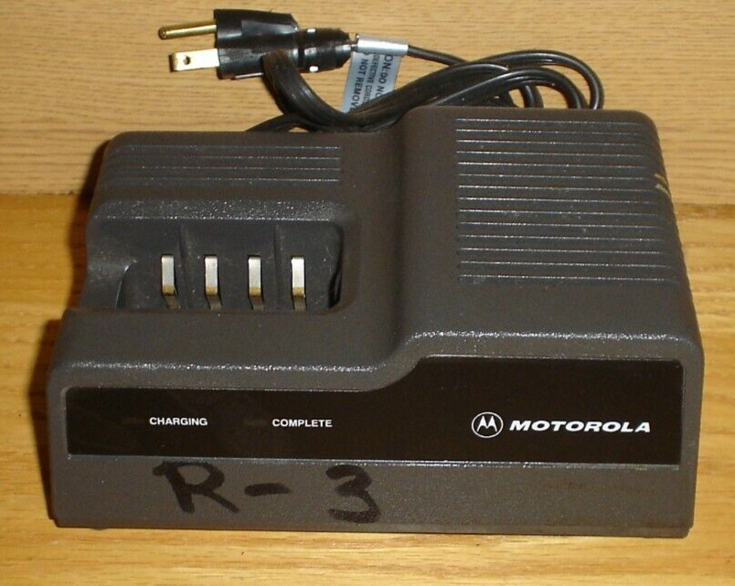 Motorola NTN4633C Battery Charger