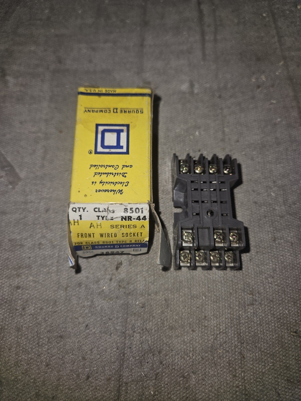 SQUARE D Class 8501, Type NR-44, SERIES A, FRONT WIRED SOCKET
