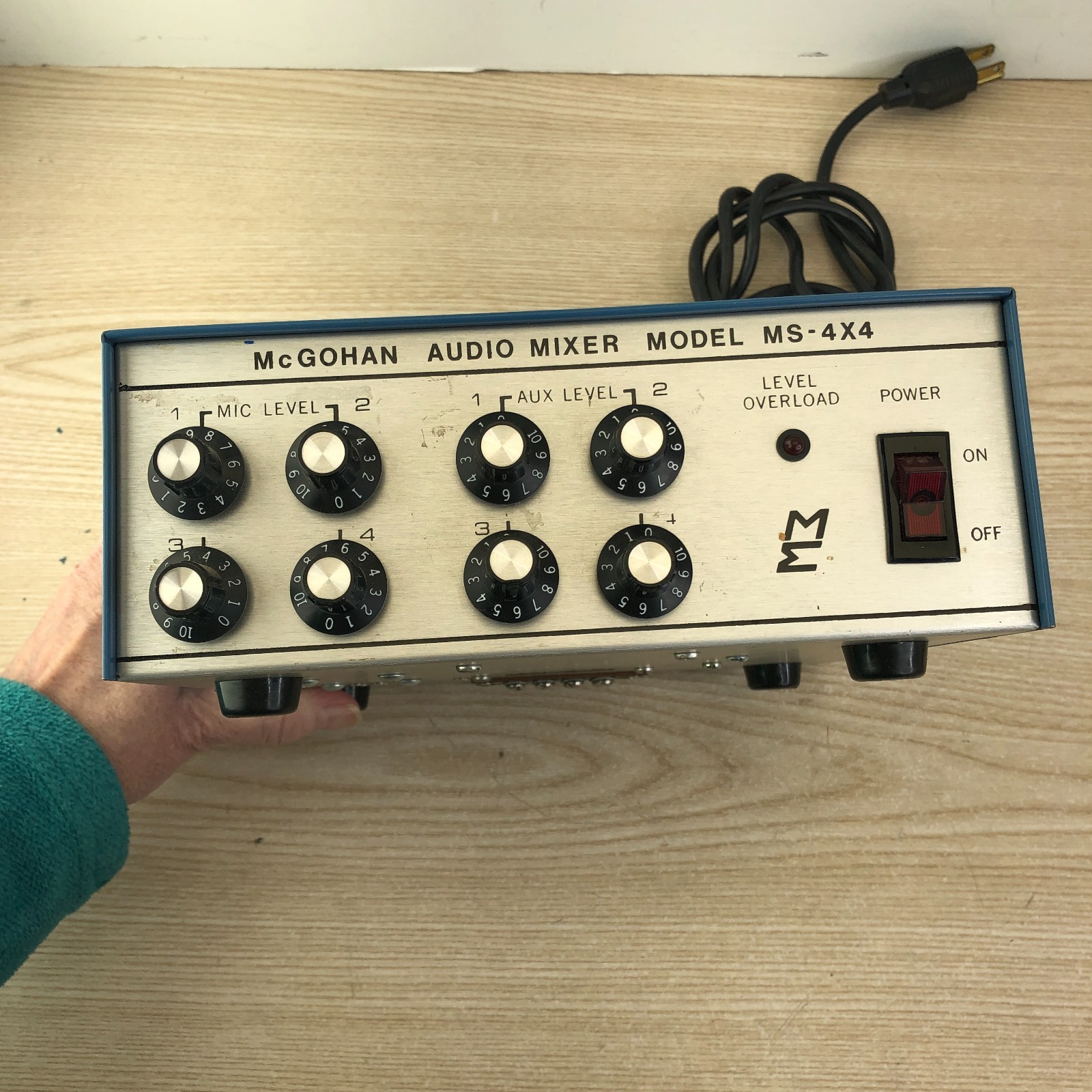 McGOHAN ~ MS-4X4 Audio Mixer ~ Powers On ~ Untested