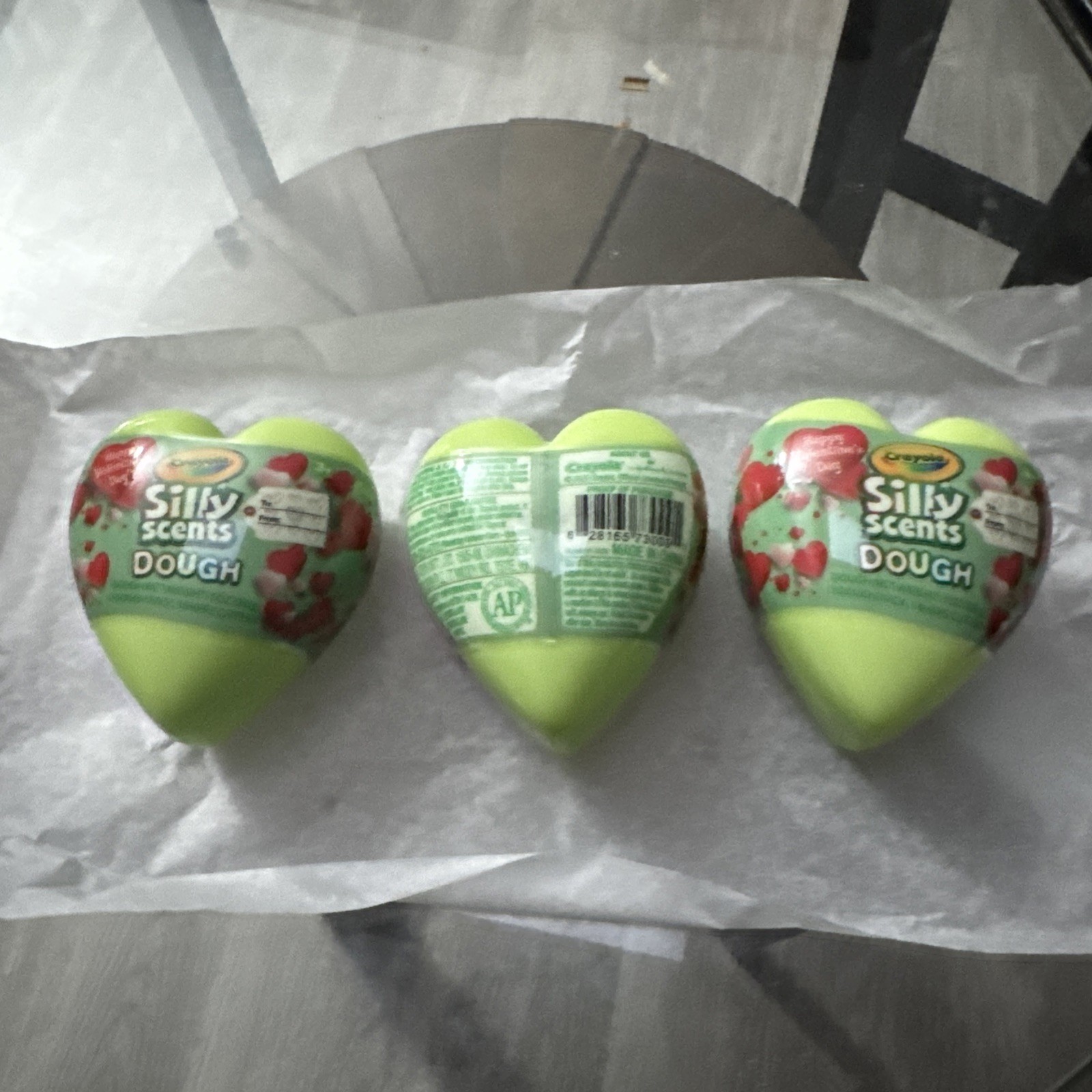 3 Crayola Silly Scents Dough Pack 1 Oz +Shape Cutter Green Apple Heart Lot Set