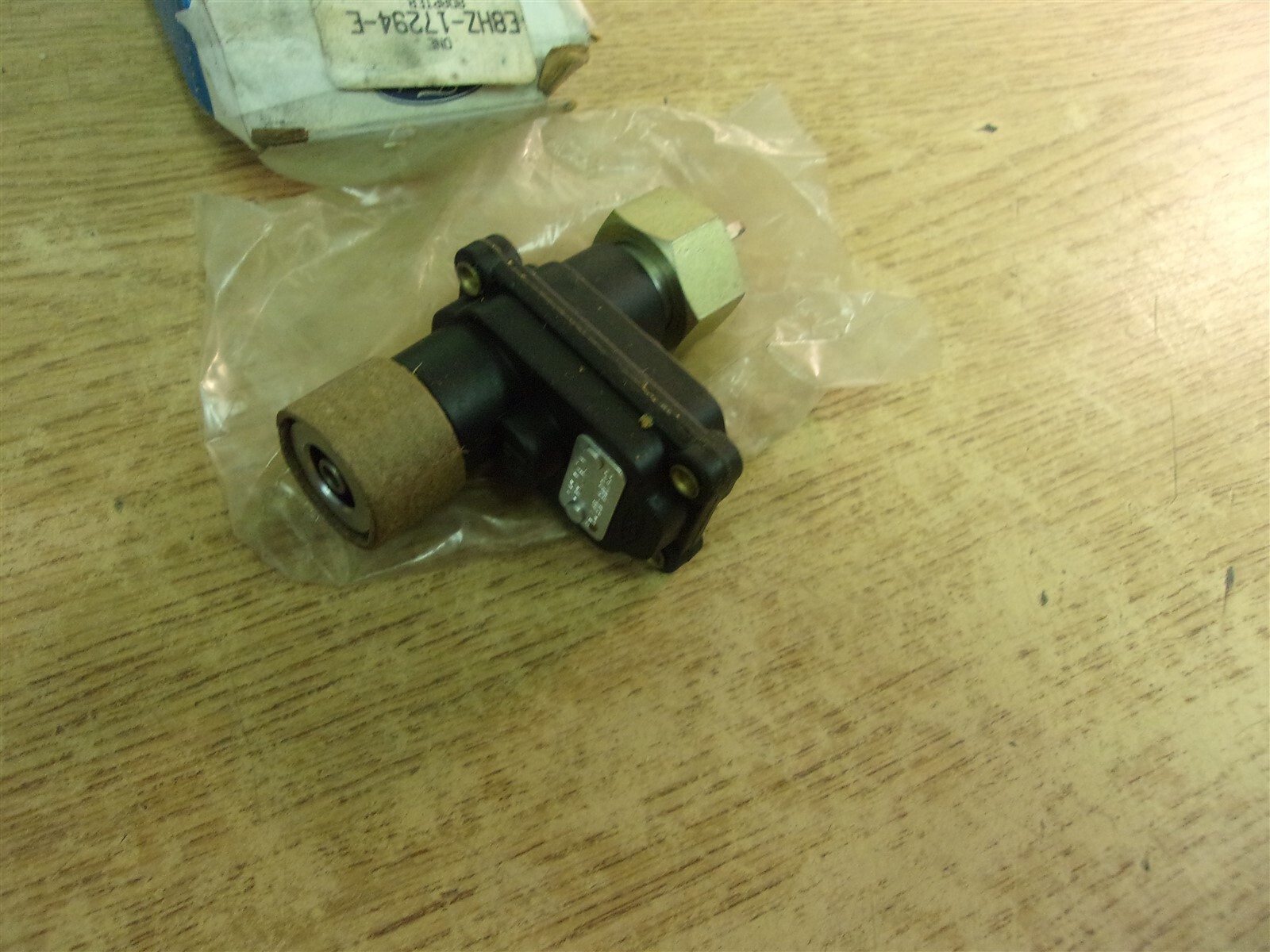 NEW Ford E8HZ-17294-E Adapter *FREE SHIPPING*