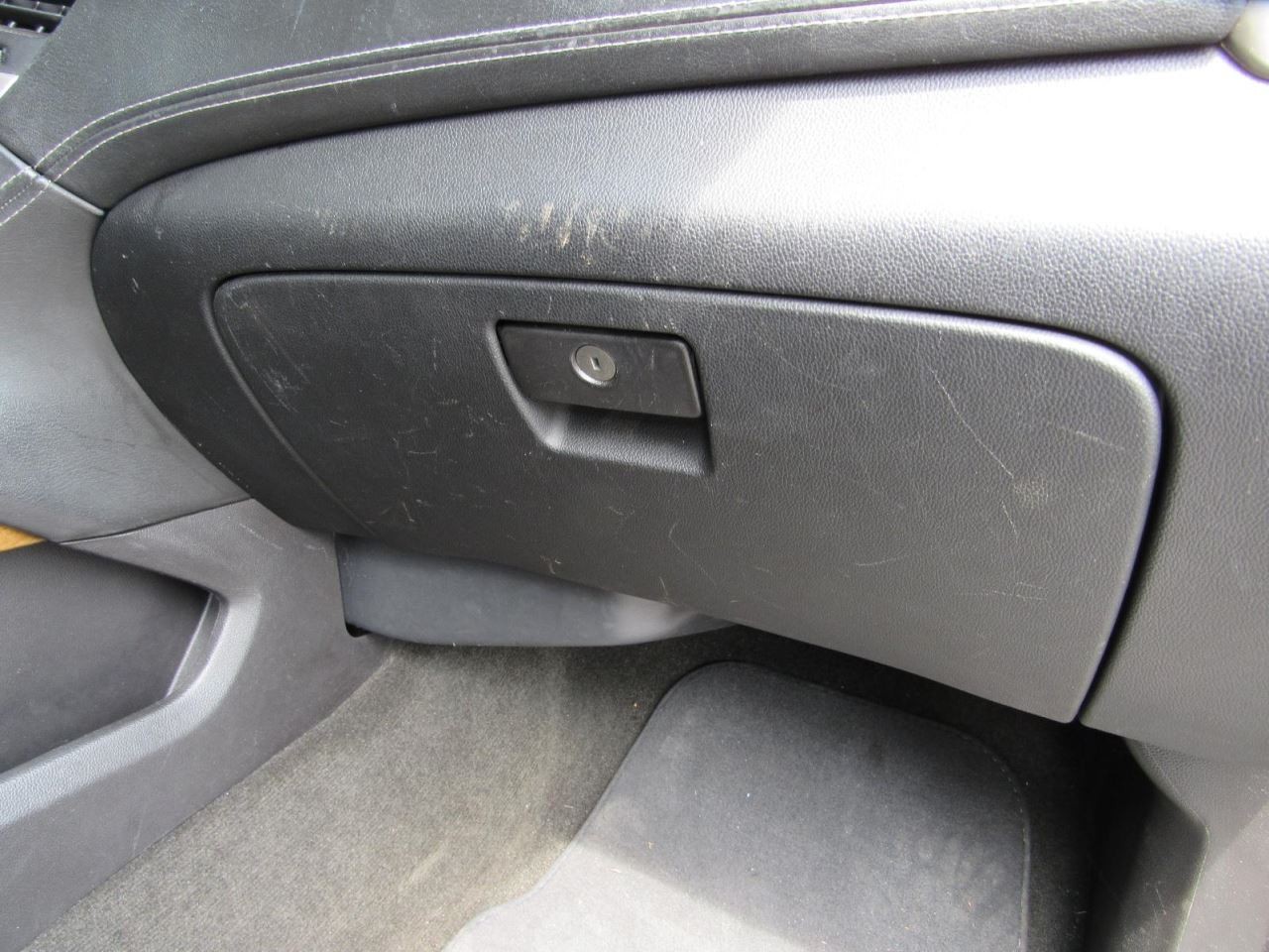 YUKONXL15 2016 Glove Box 1051468