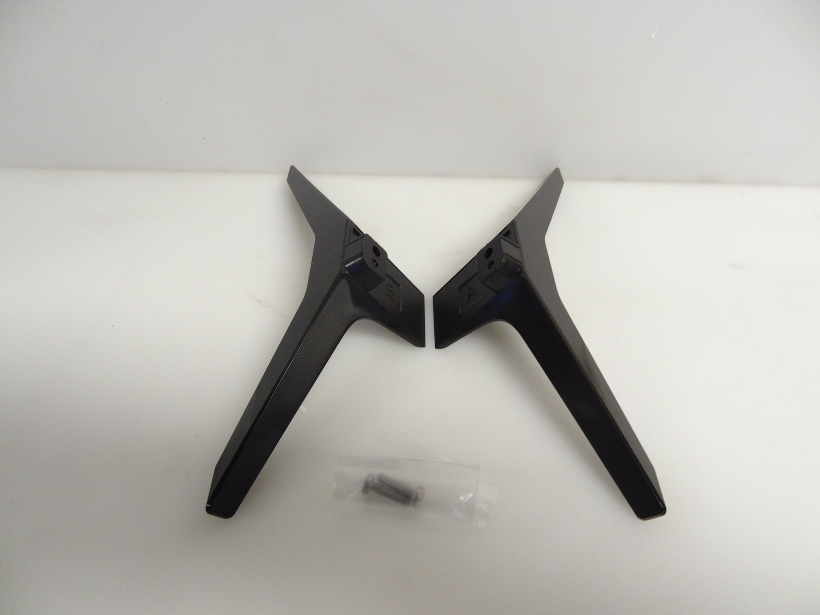 LG 43UK6500UA 43UM6950 43UQ7070 43UQ9000 Stand Legs W/ Screws (MAM649640) - USED
