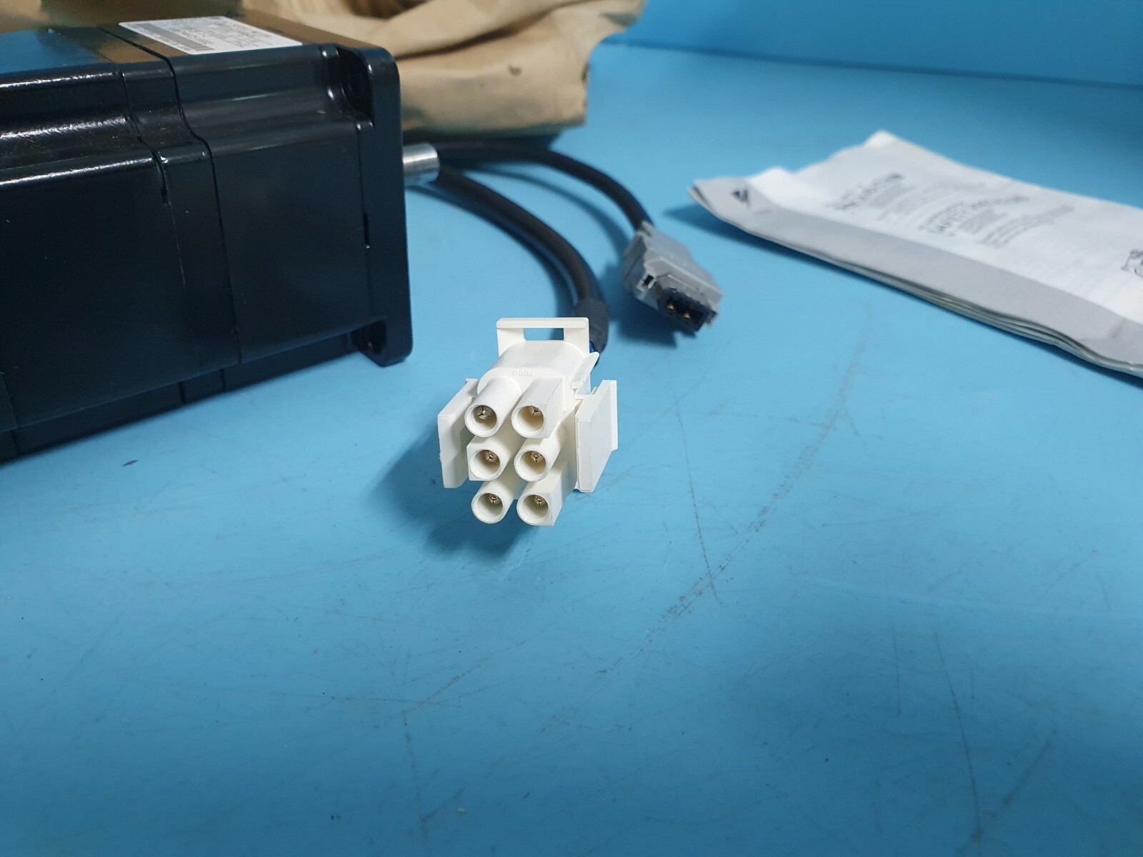 NEW YASKAWA SGMPH-01AAA2C AC SERVO MOTOR