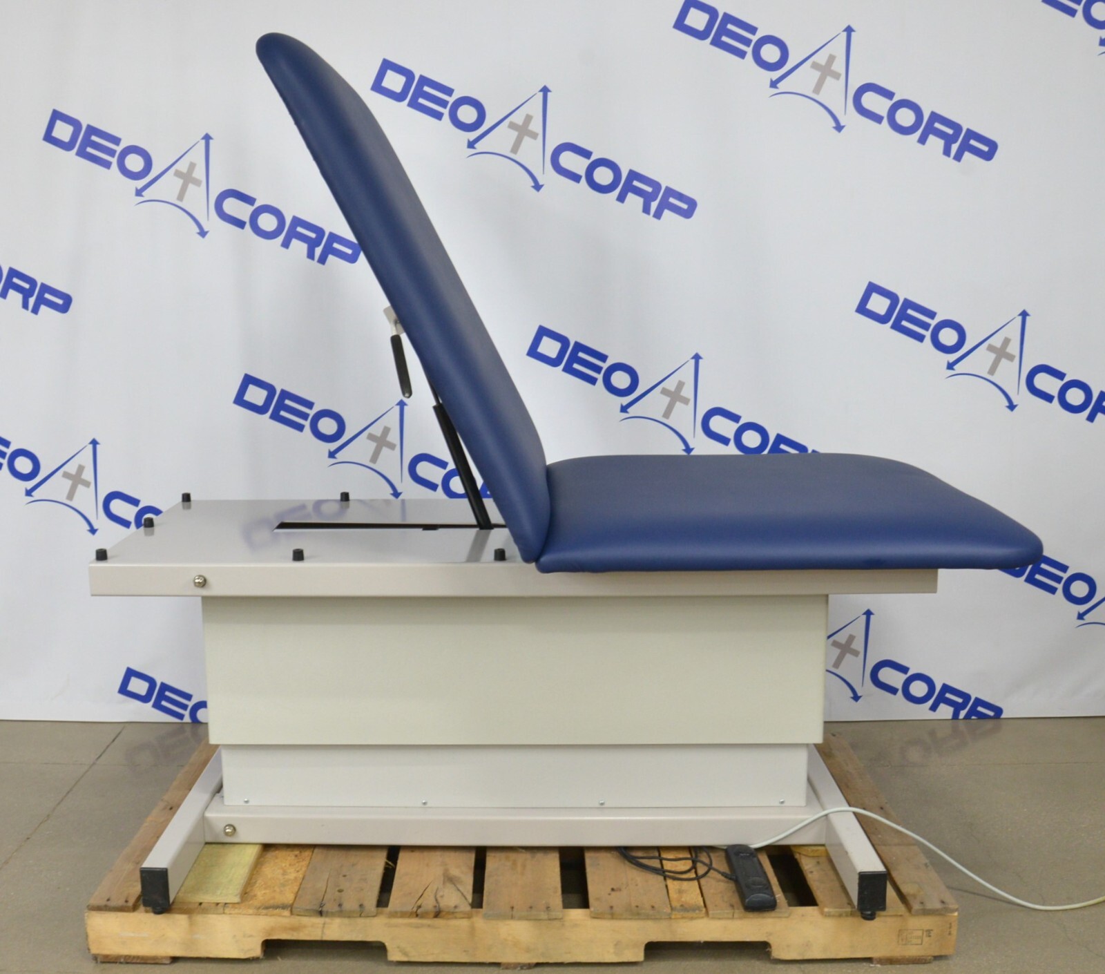 Clinton Extra Wide Bariatric Power Table 84208-34 W/ Adjustable Backrest