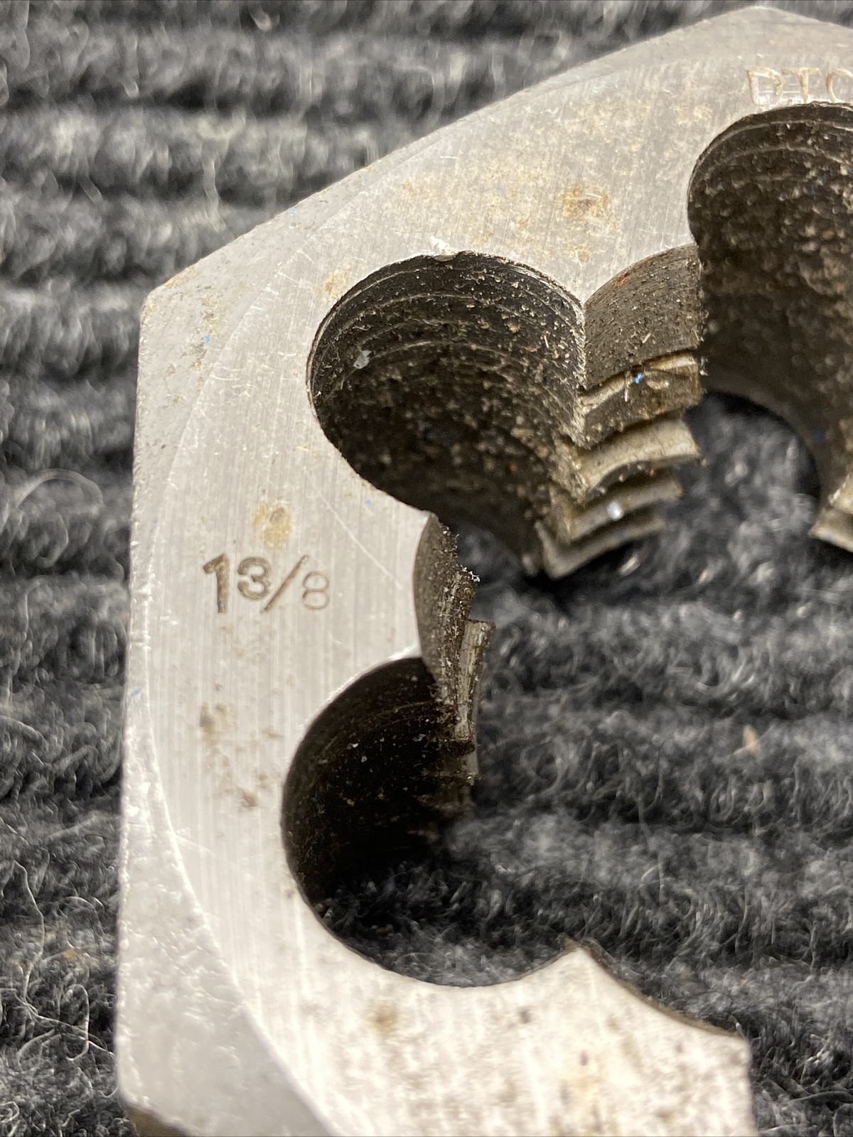 Used DTC 1-3/8"-6 Hss Adjustable Round Split Die Chase