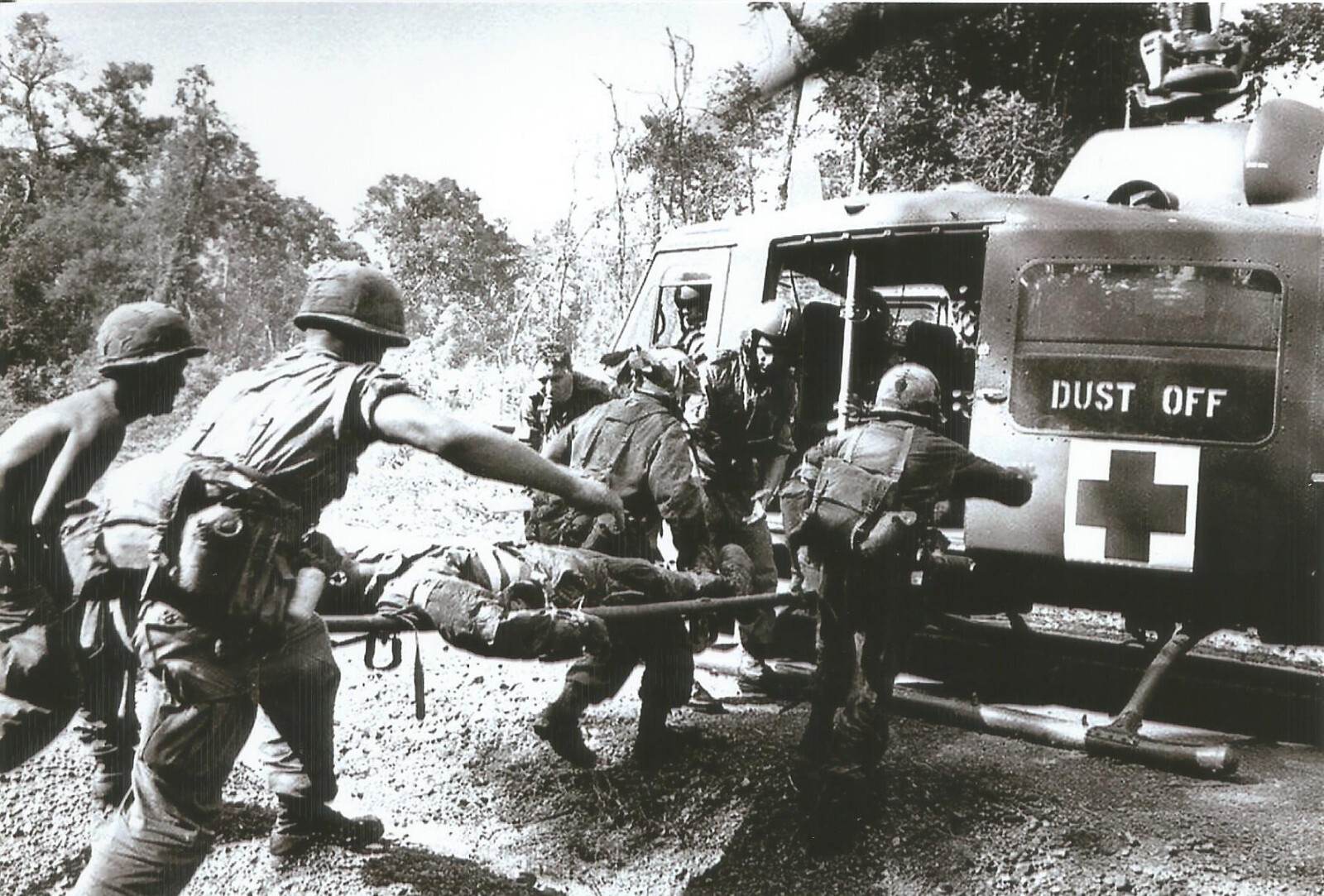 Vietnam  War  Photos --  US Soldier -Medevac