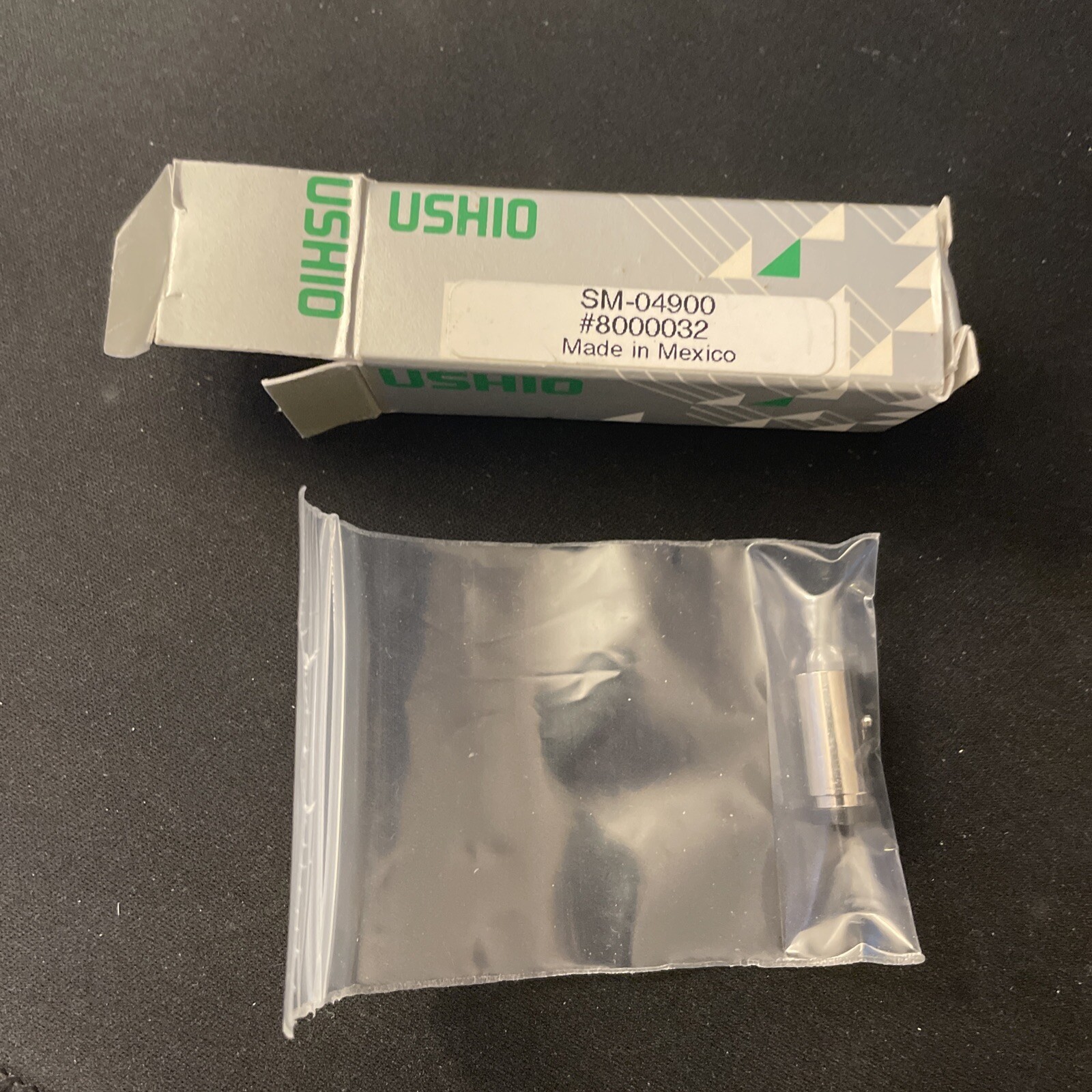 Ushio halogen lightbulb #800032 SM-04900