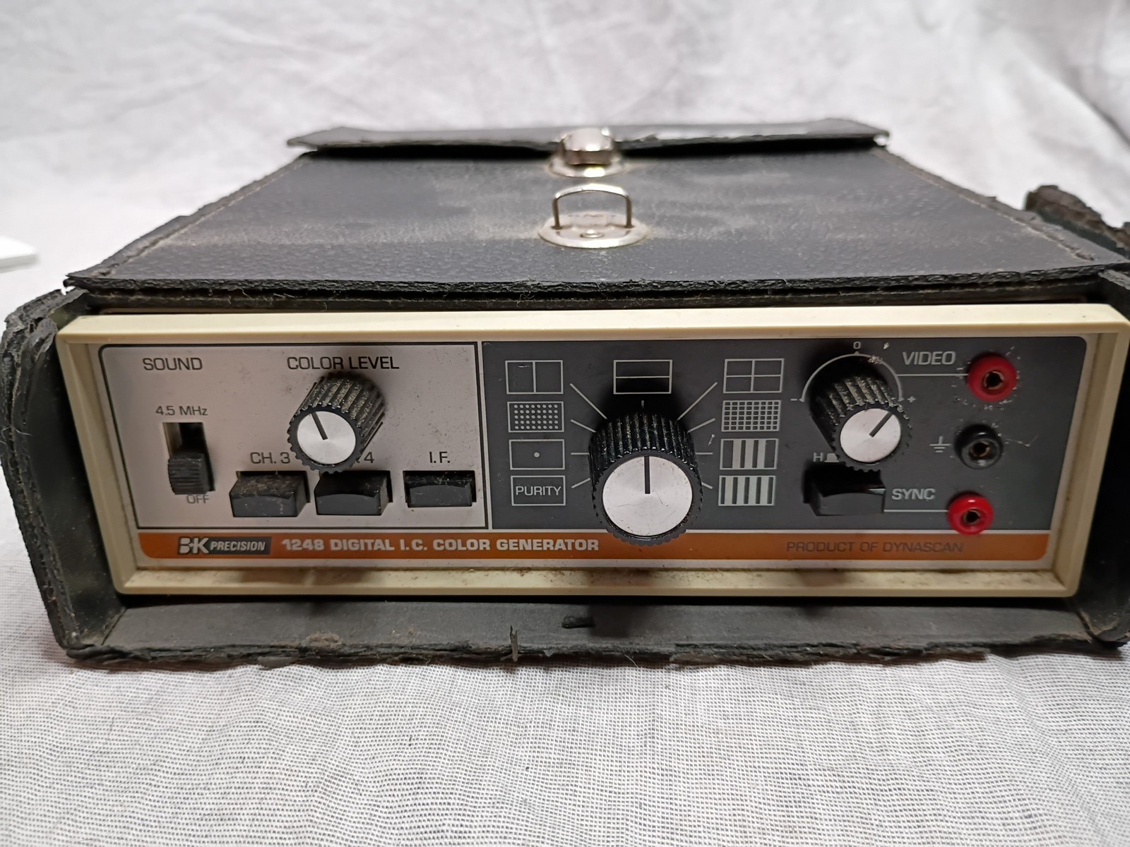 B&K Precision Model 1248 Digital I.C. Color Generator with cable