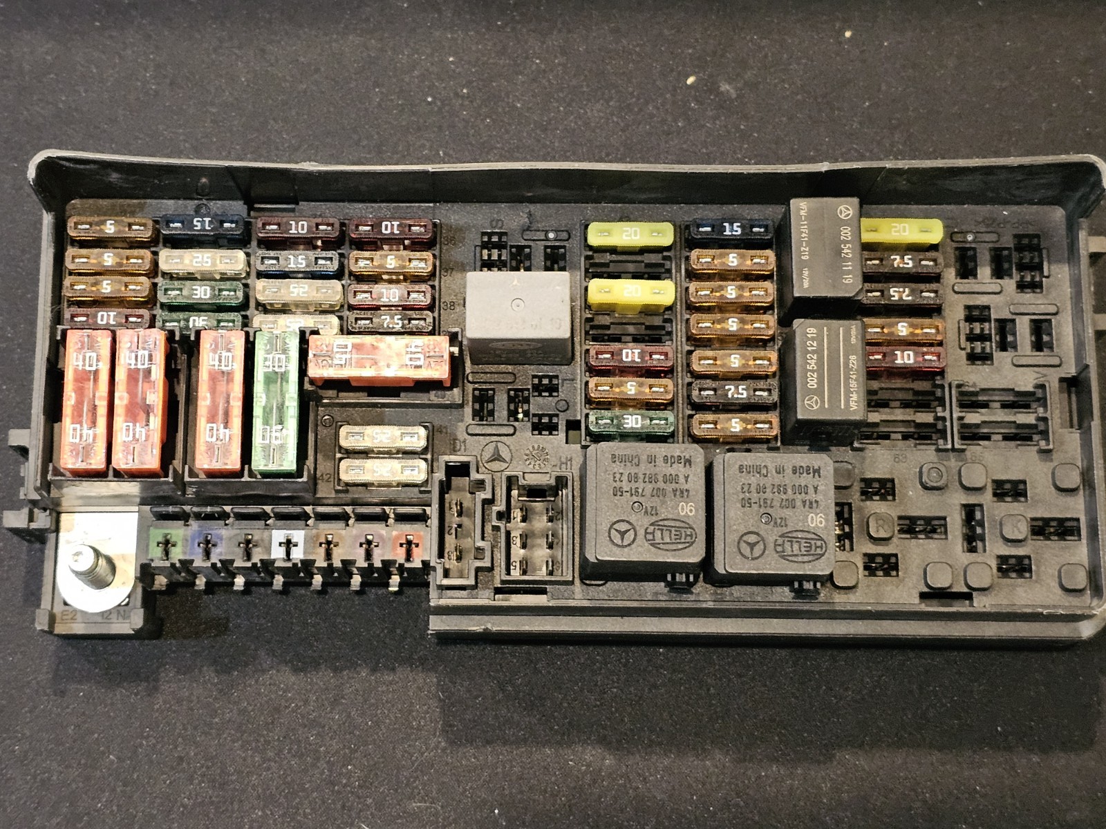 2006-2010 Mercedes W251 W164 R350 ML350 Rear Relay SAM Fuse Box 1645403072 OEM