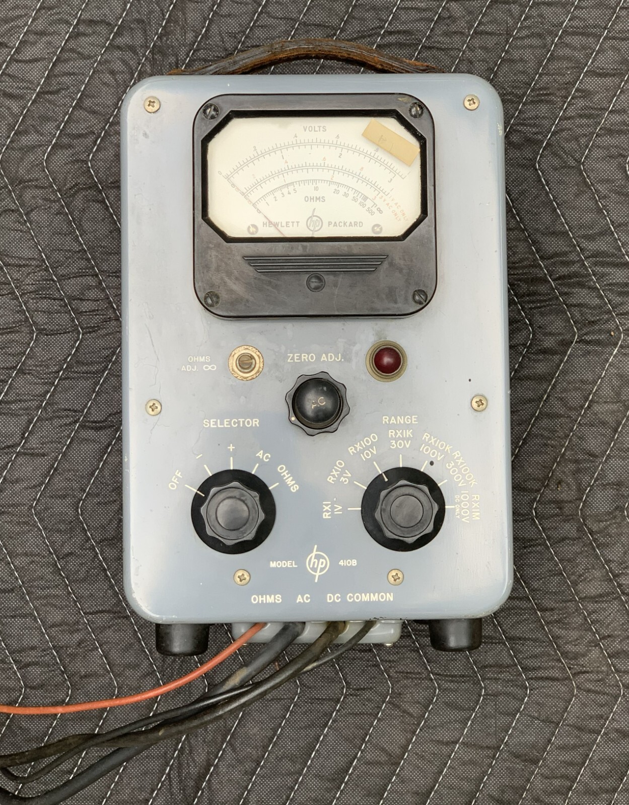 Hewlett Packard 410B Vacuum Tube Voltmeter HP with probe