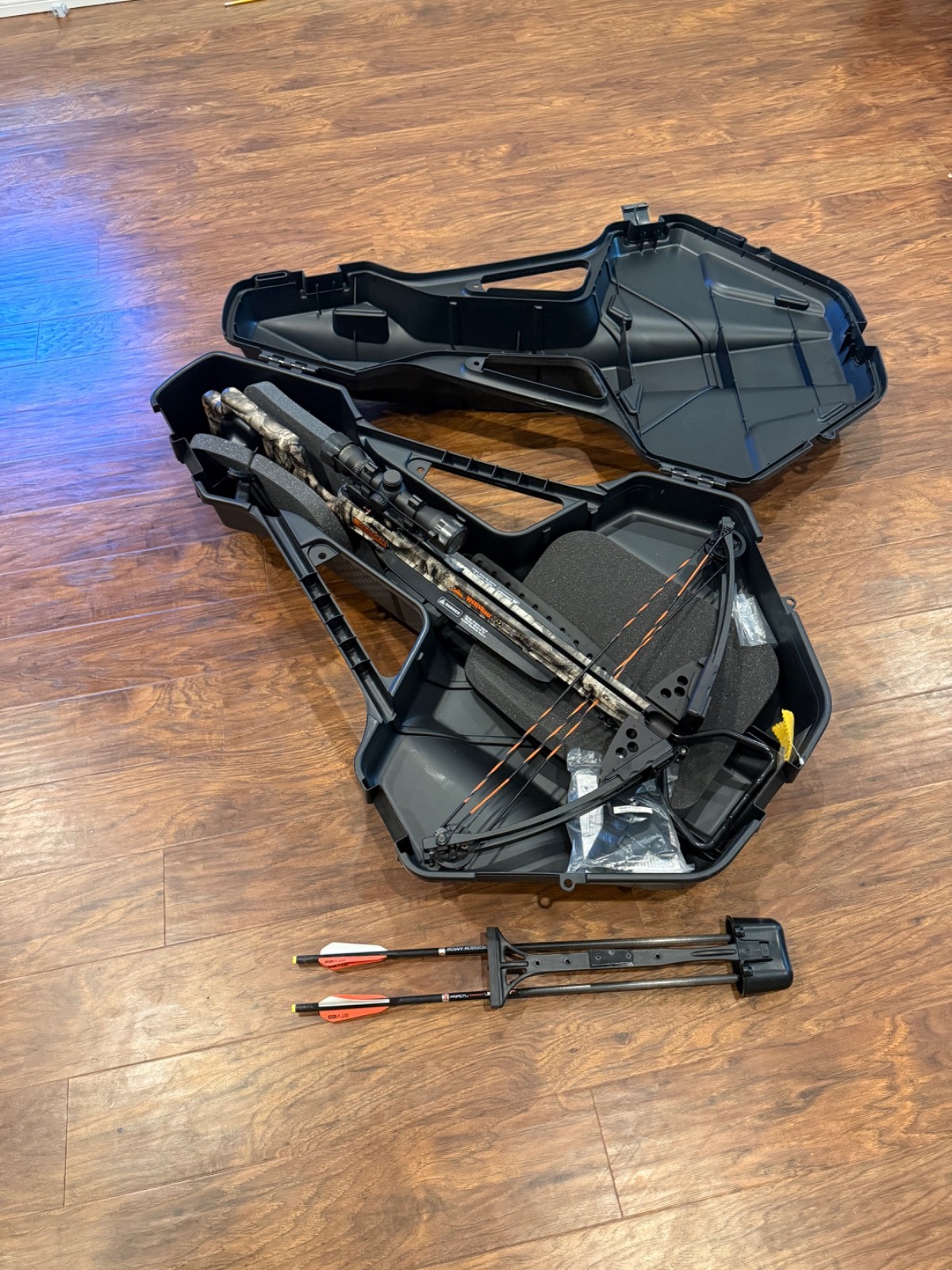 Wicked Ridge INVADER G3 Crossbow with box- used 3 times