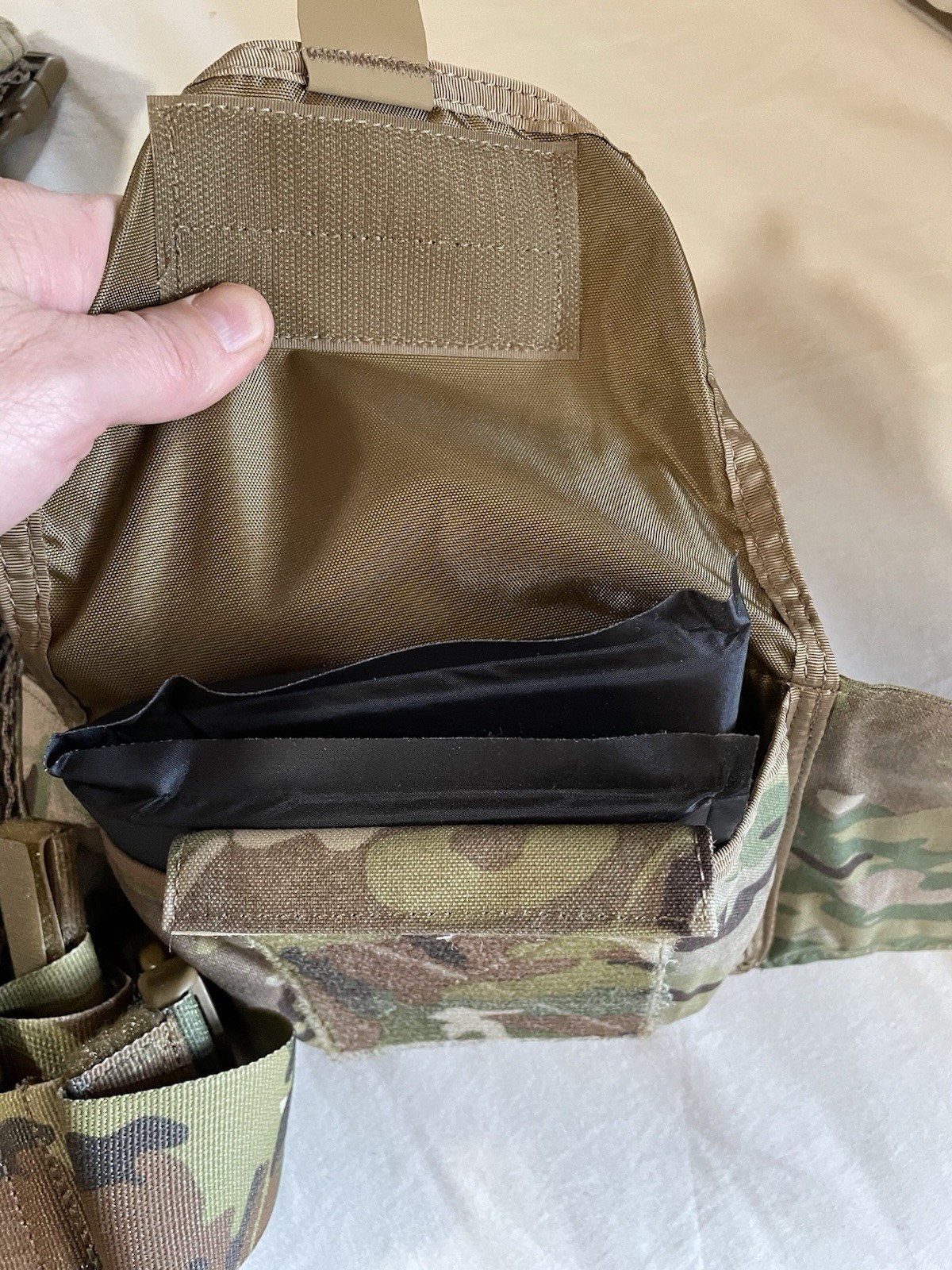 Ar 500 Vest Plate Carrier Plus Helmet Level Three ￼
