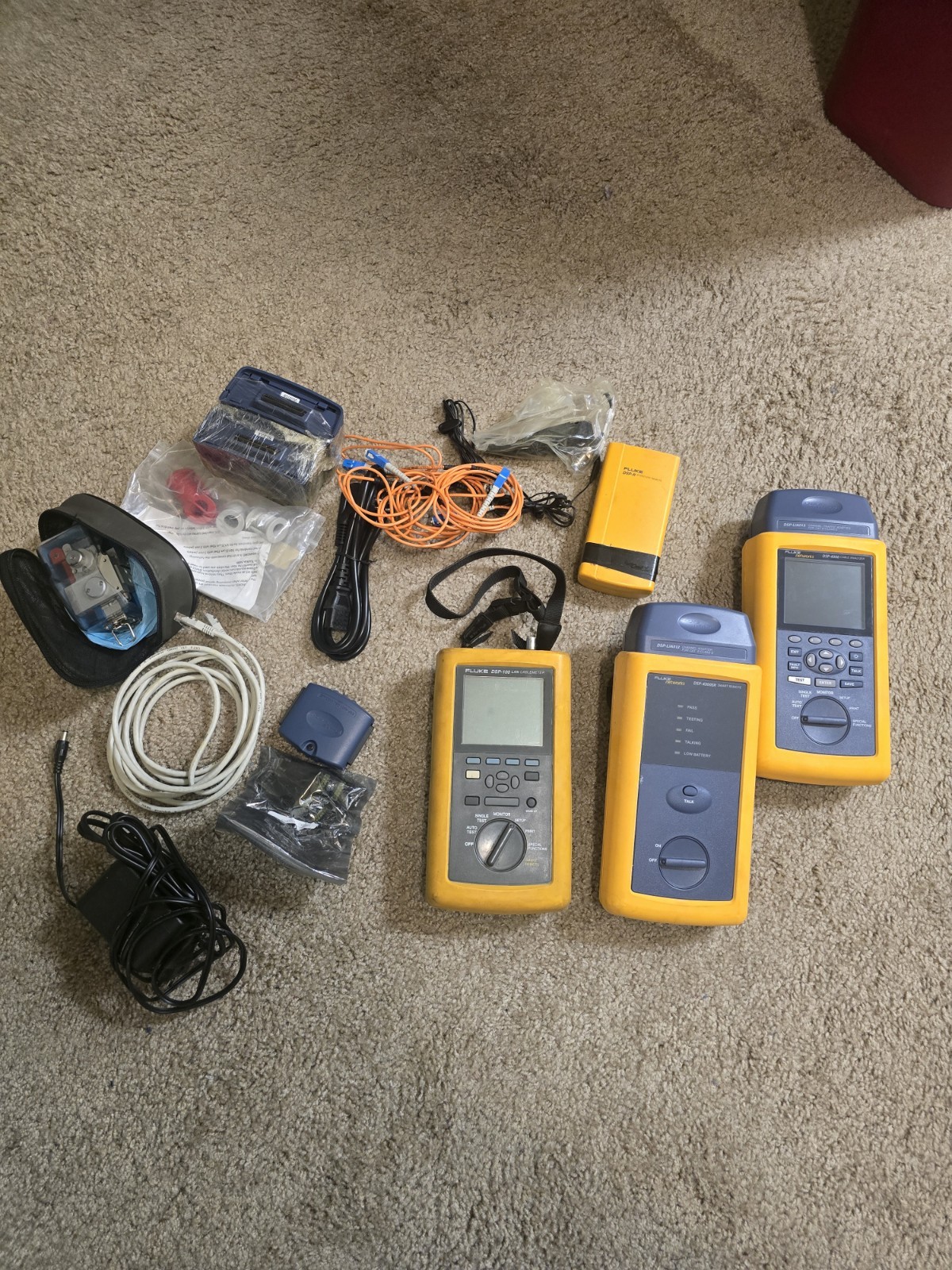 Fluke Networks DSP-4300 RJ45 Cable Analyzer w/ DSP-4300SR Smart Remote