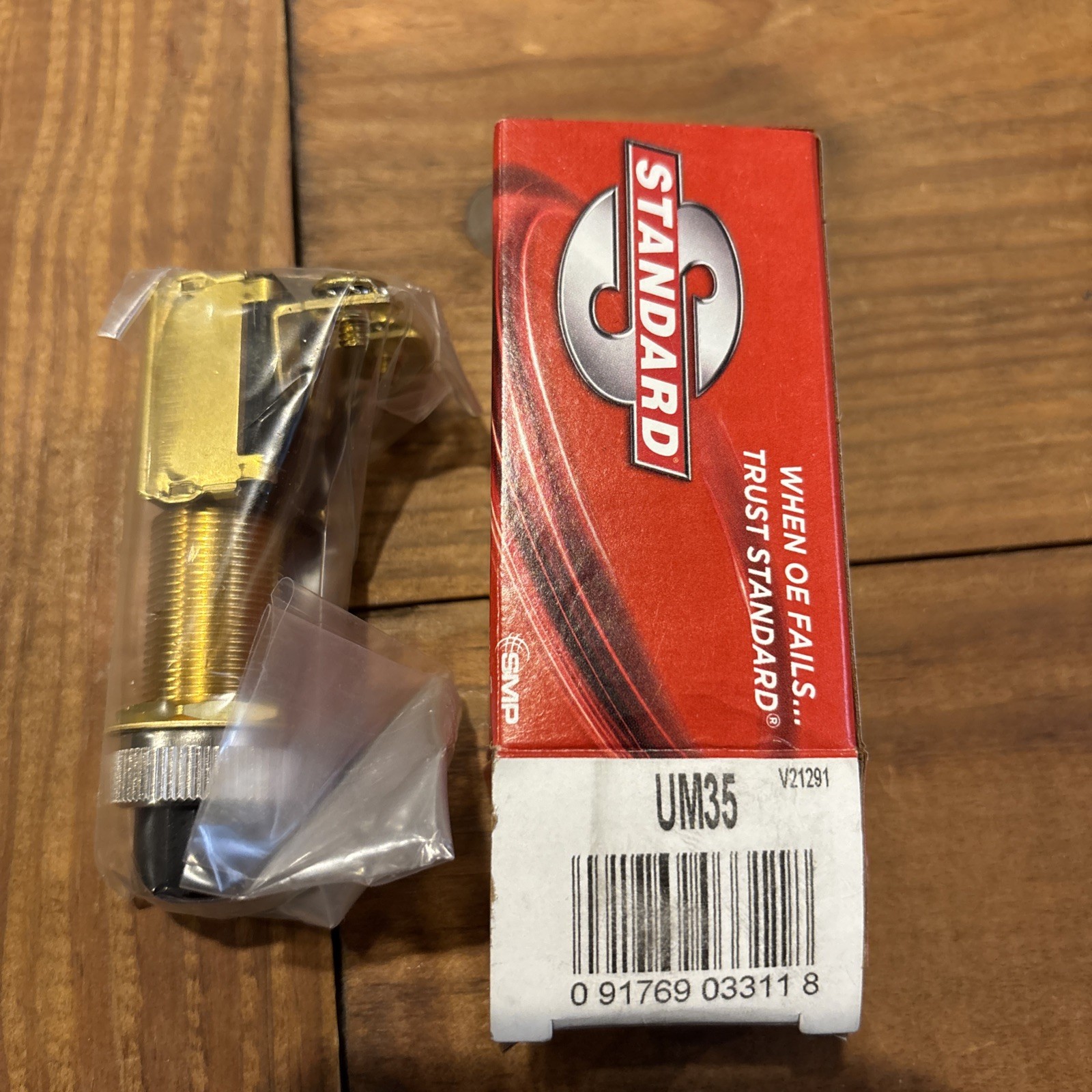 Standard UM35 Push Button Switch 15A 12V