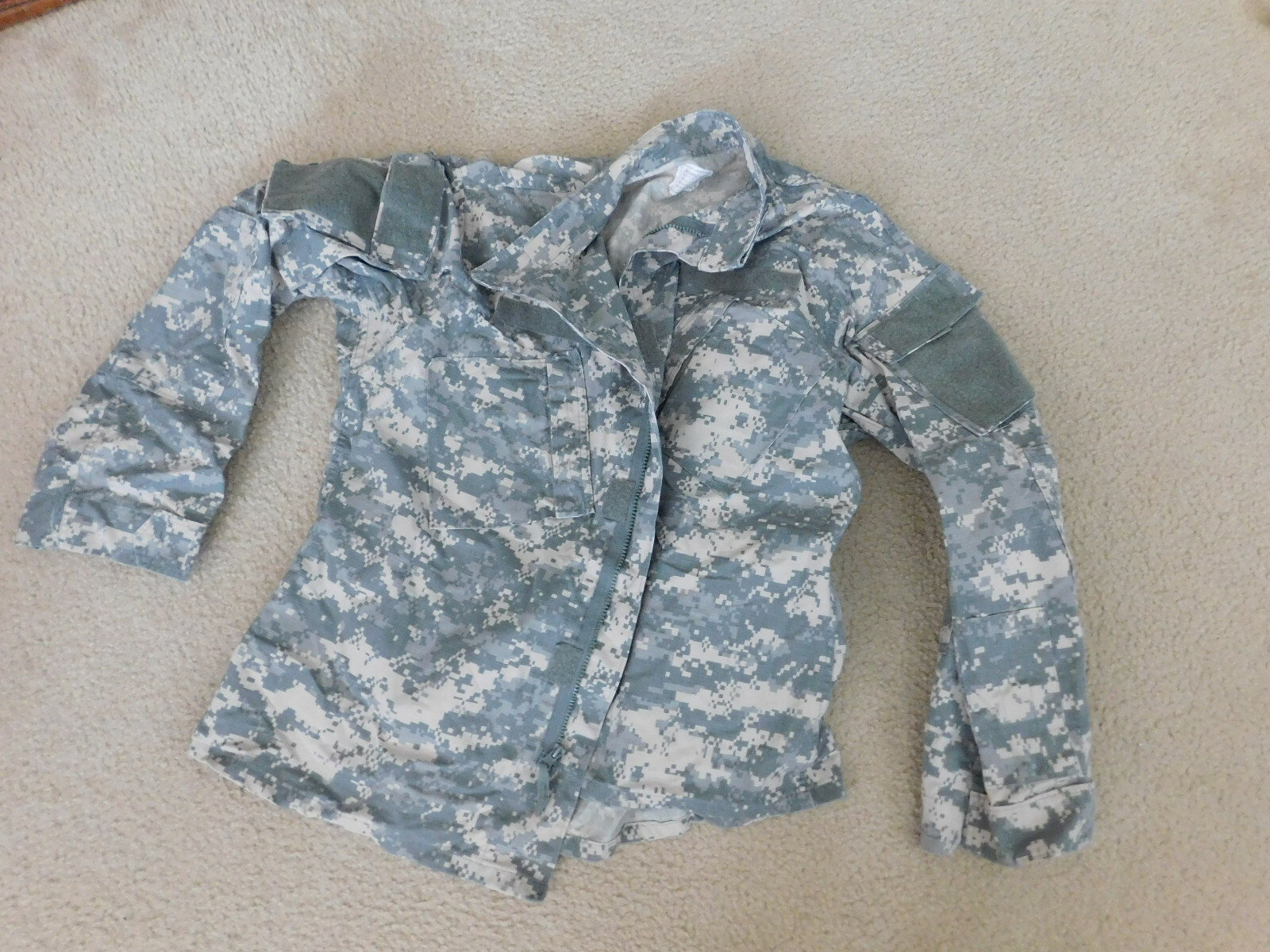 US ARMY ACU TOP COAT SIZE LARGE - REGULAR
