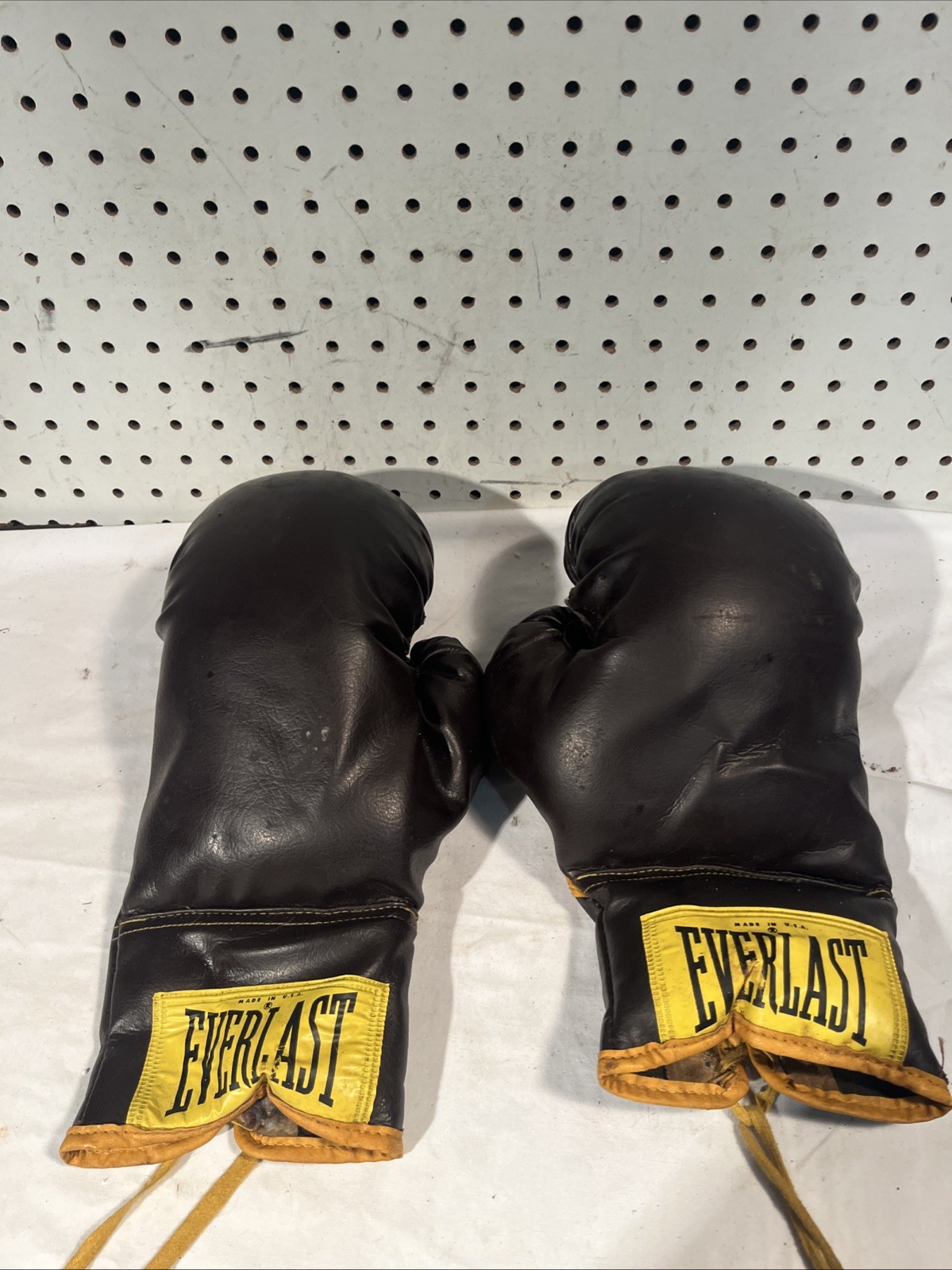 Vintage Everlast 14oz Lace Boxing Gloves Brown 2926 Yellow Laces