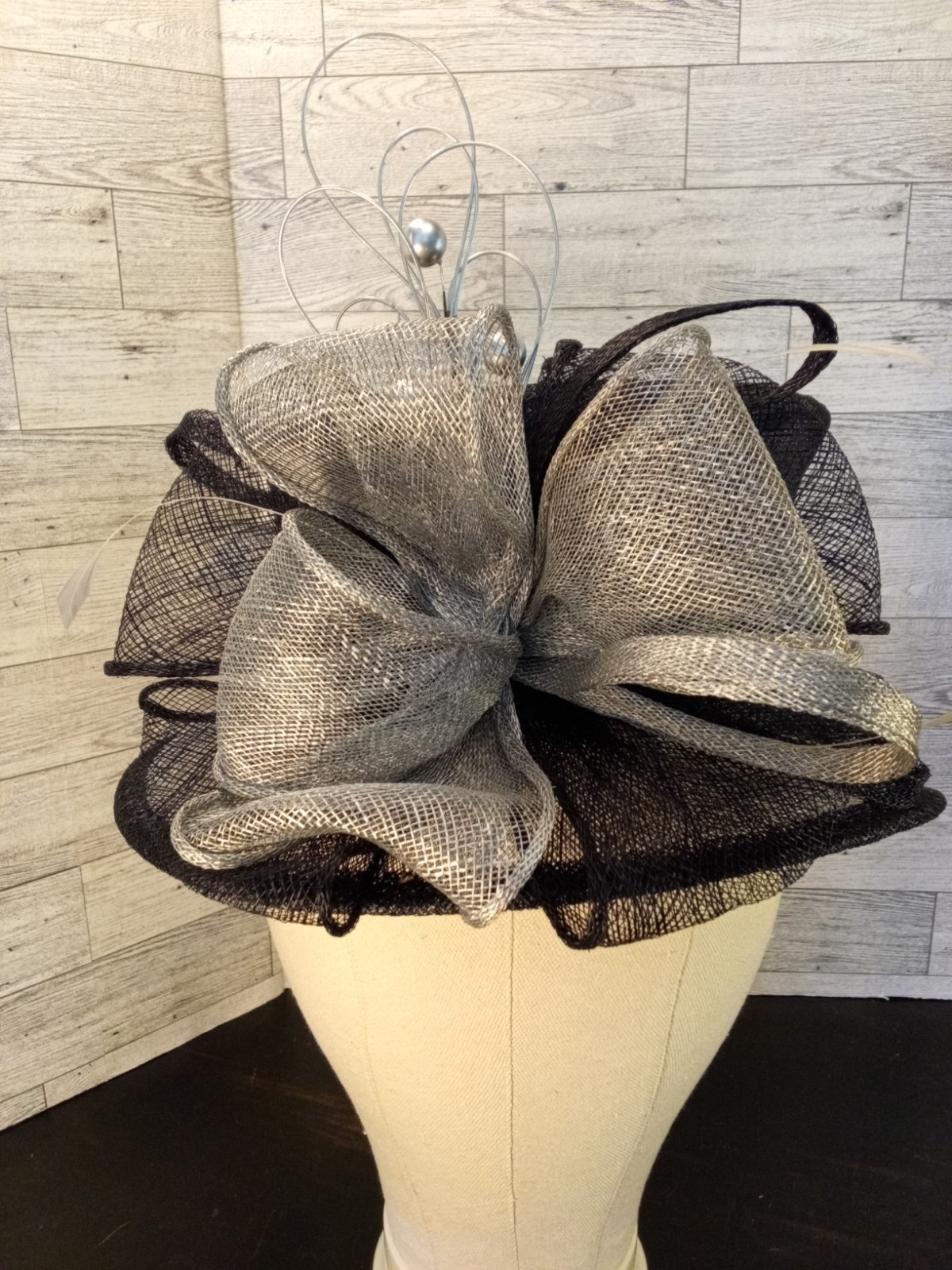Ladies Navy and Silver Kentucky Derby Oaks Day Thurby Tea Church Straw Hat NWOT